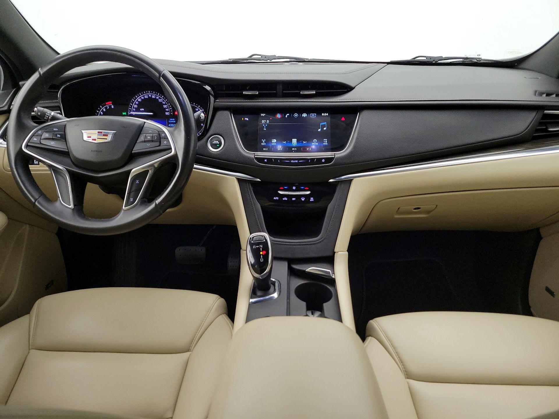 Thumbnail: 2017 Cadillac XT5 - 9