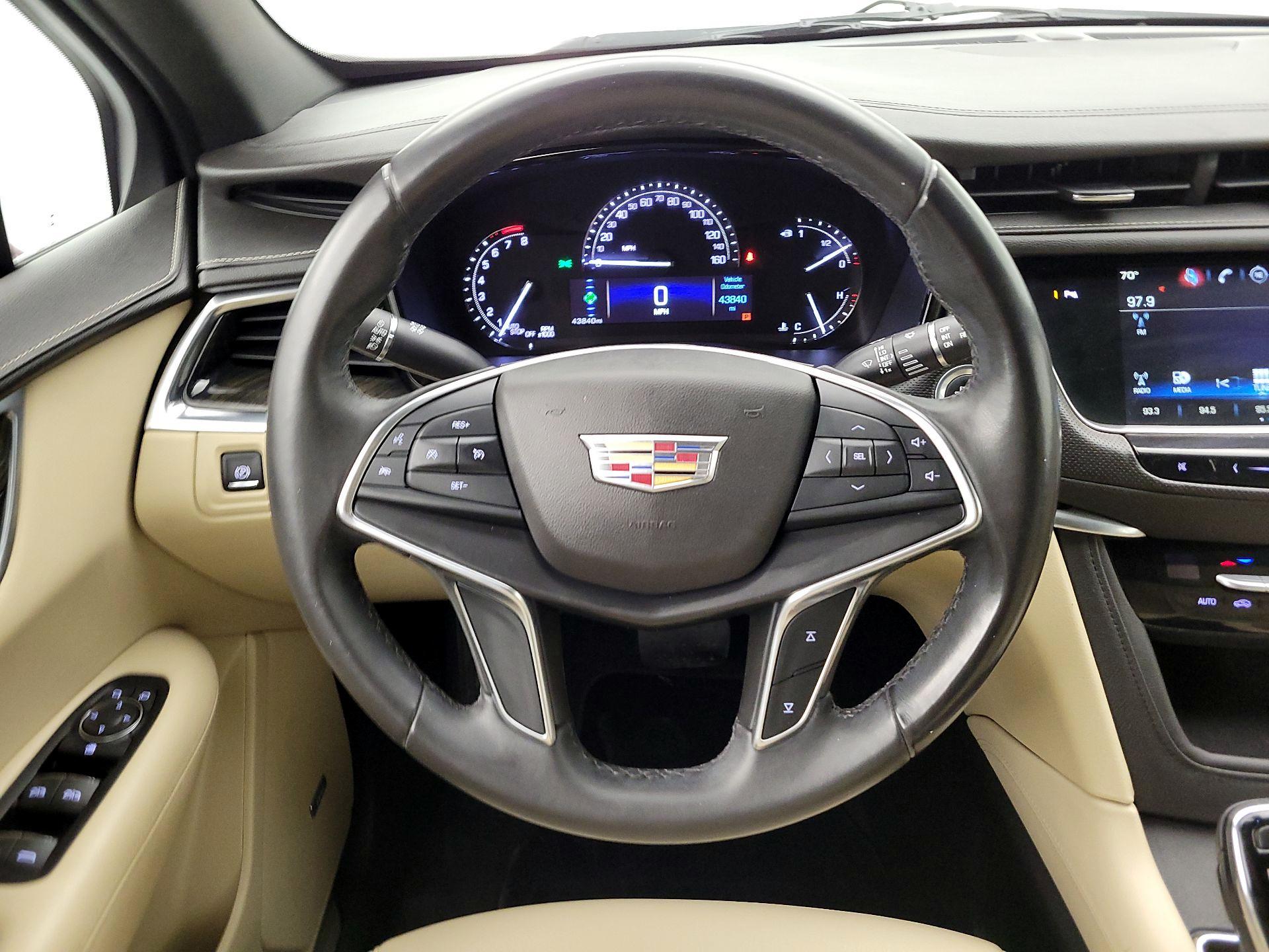 Thumbnail: 2017 Cadillac XT5 - 10