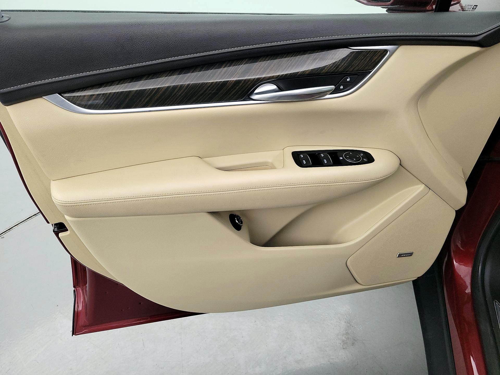 Thumbnail: 2017 Cadillac XT5 - 12