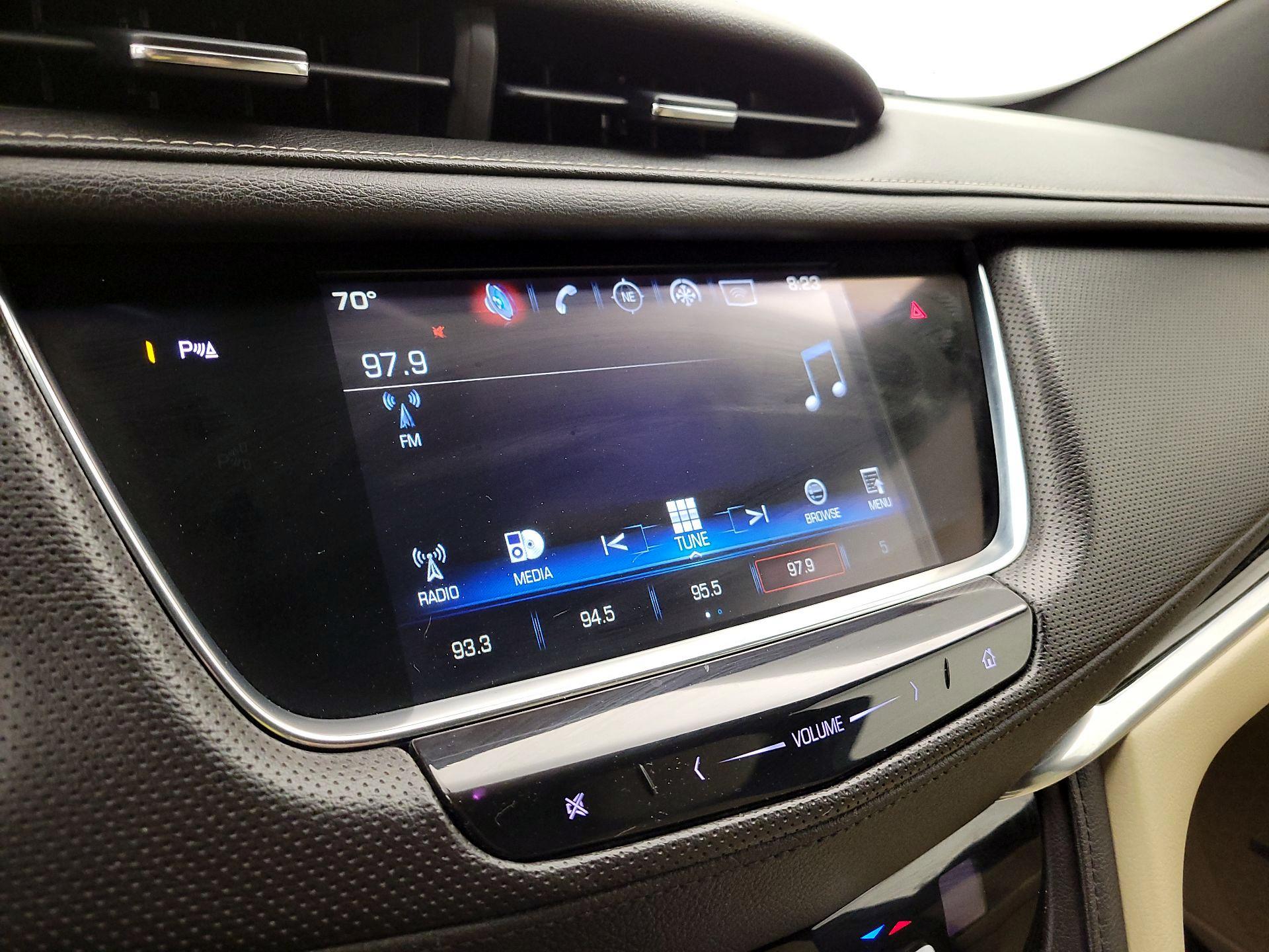 Thumbnail: 2017 Cadillac XT5 - 15