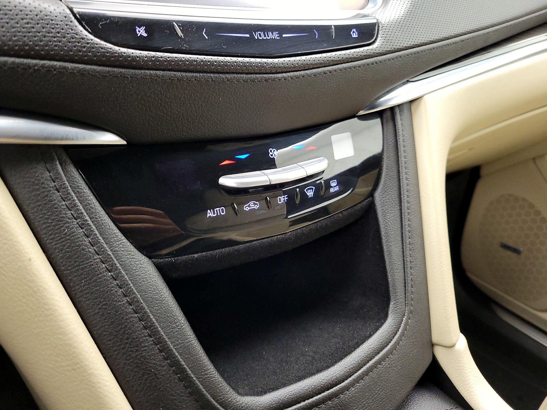 Thumbnail: 2017 Cadillac XT5 - 16