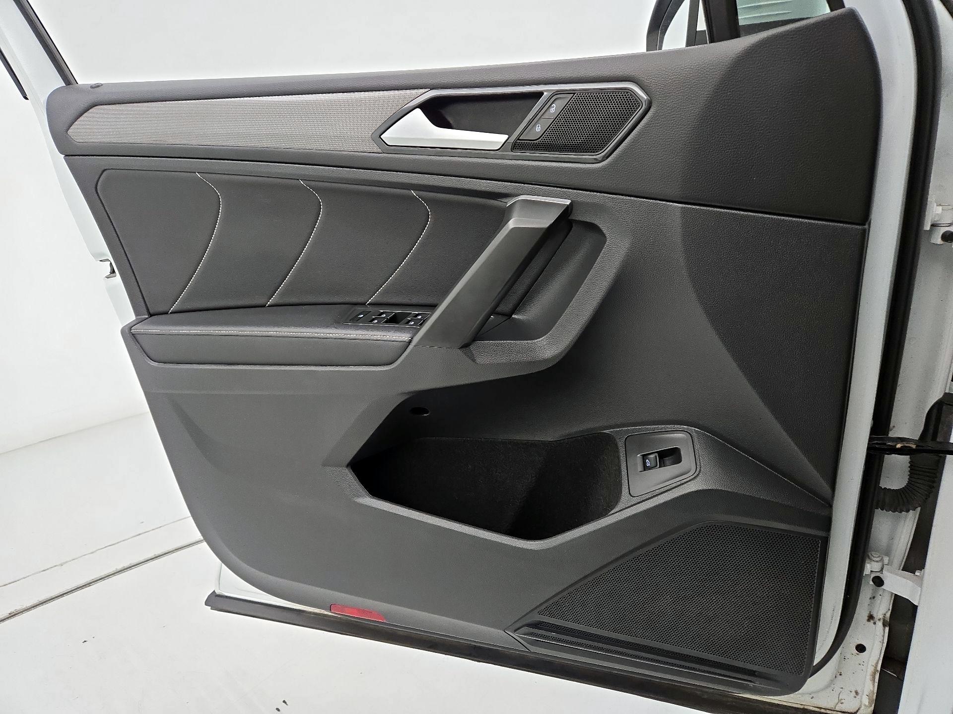 Thumbnail: 2024 Volkswagen Tiguan - 12