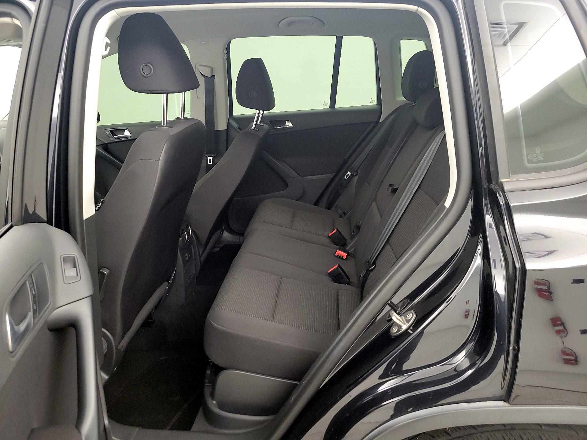 Thumbnail: 2018 Volkswagen Tiguan - 19