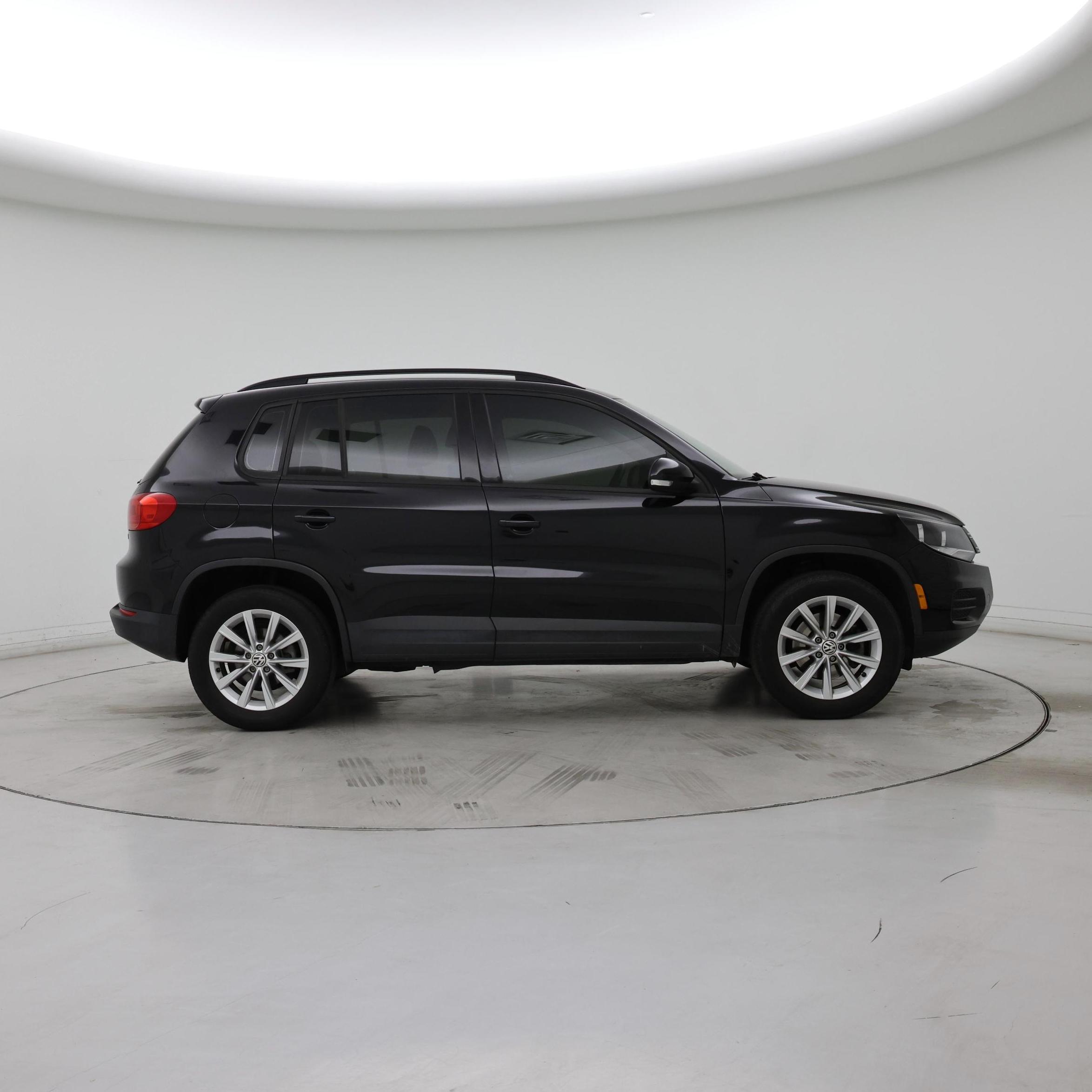 Thumbnail: 2018 Volkswagen Tiguan - 7