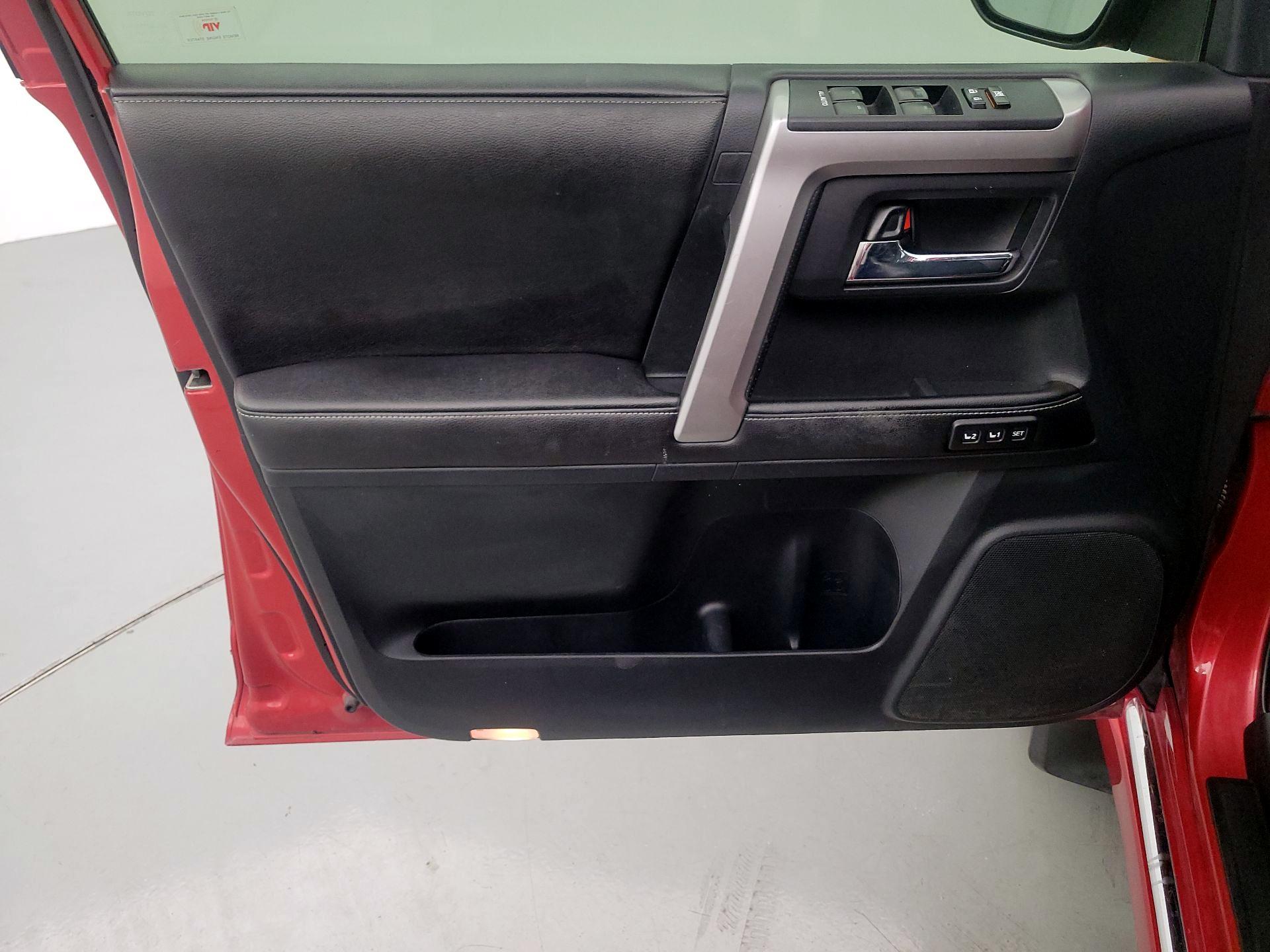 Thumbnail: 2015 Toyota 4Runner - 12