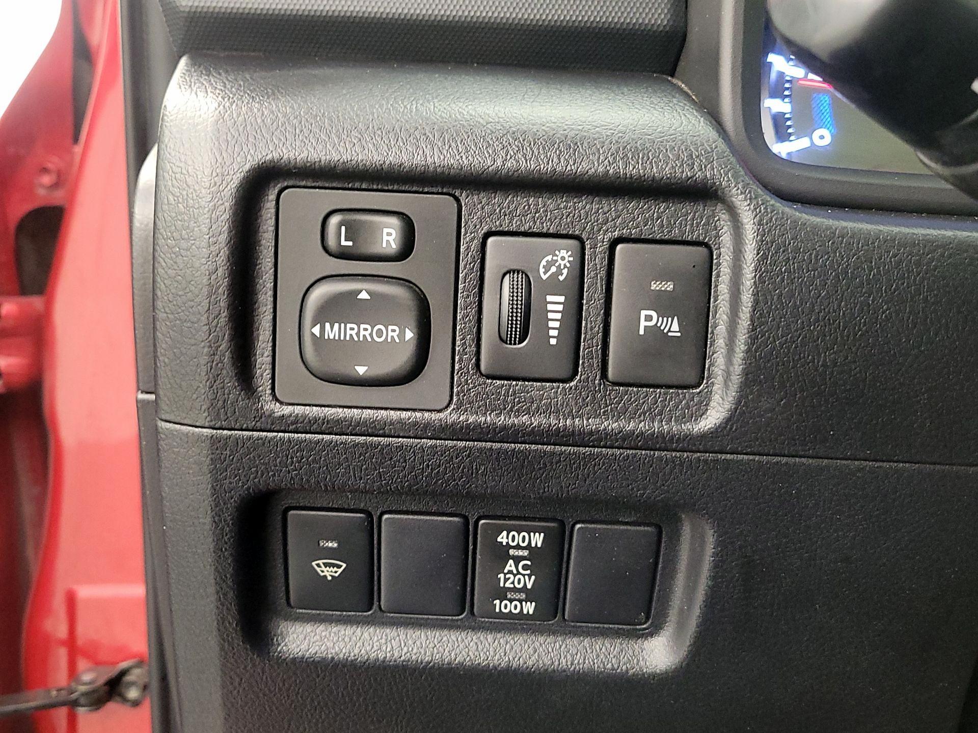 Thumbnail: 2015 Toyota 4Runner - 13