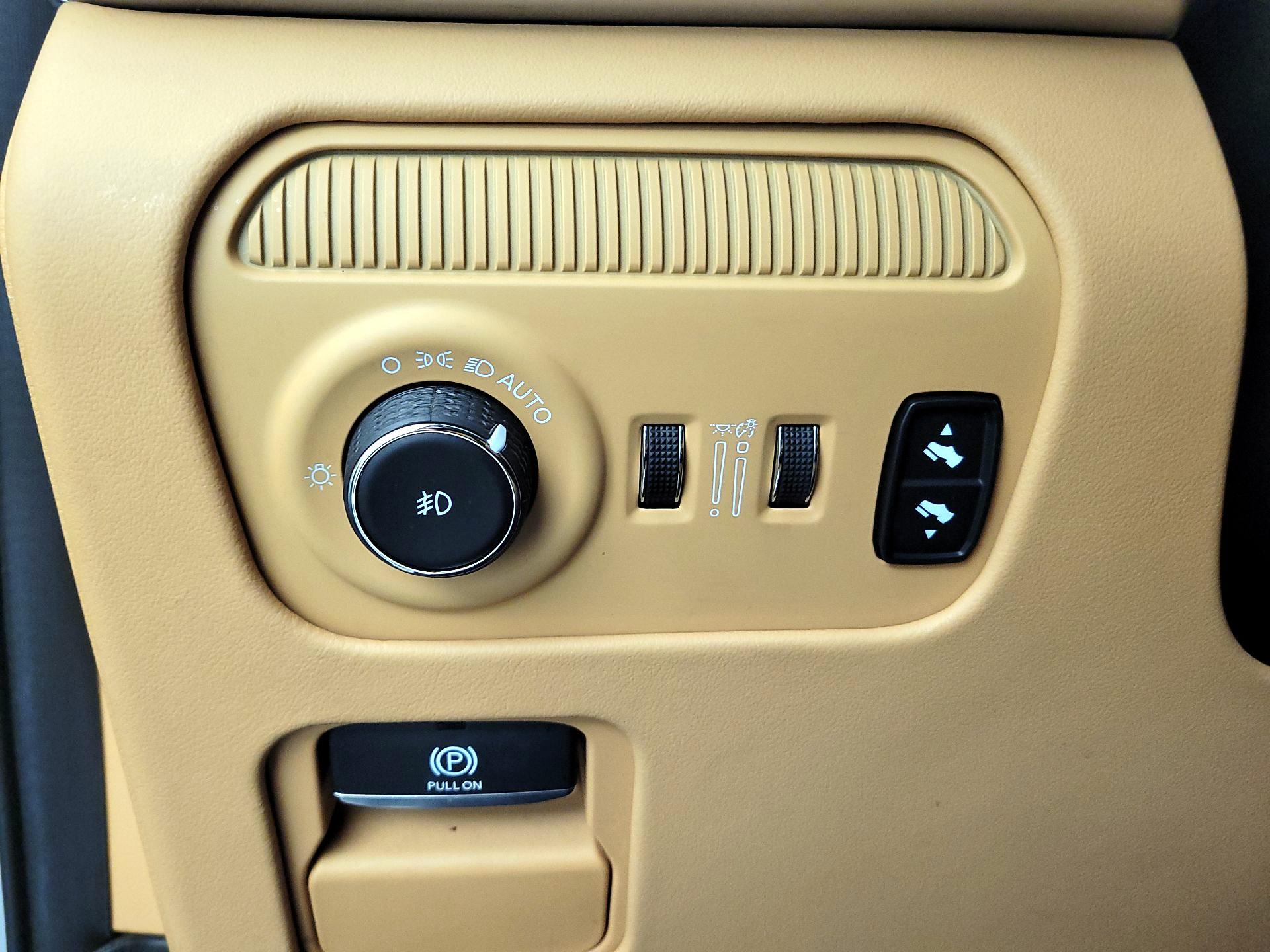 Thumbnail: 2022 Jeep Grand Wagoneer - 13