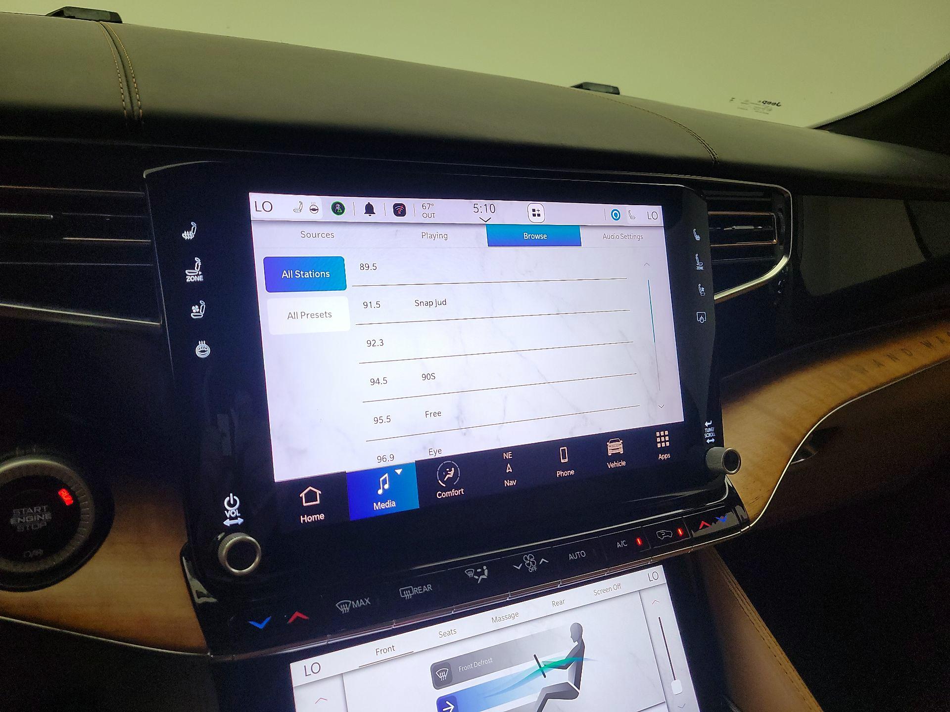 Thumbnail: 2022 Jeep Grand Wagoneer - 16