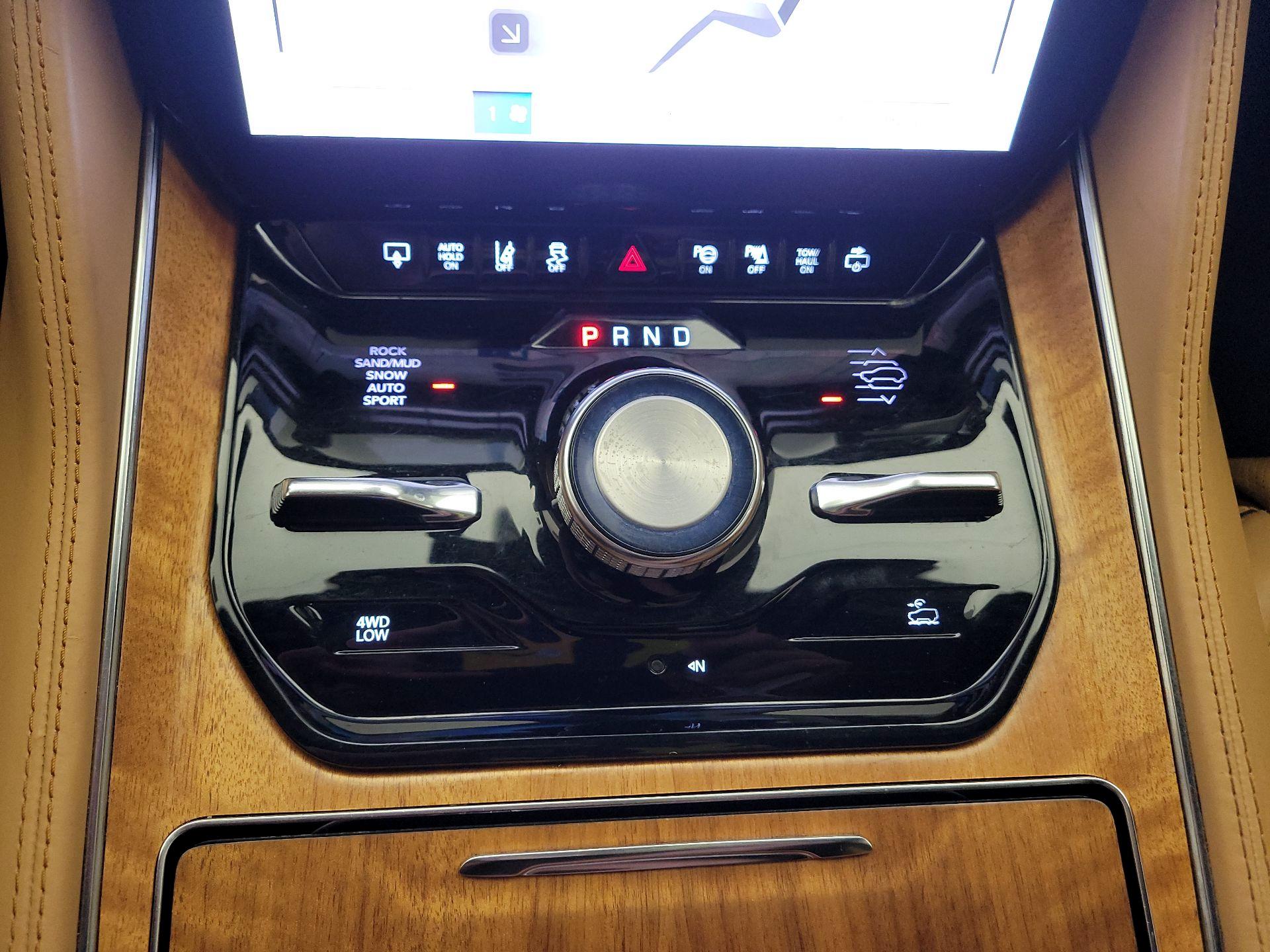 Thumbnail: 2022 Jeep Grand Wagoneer - 18