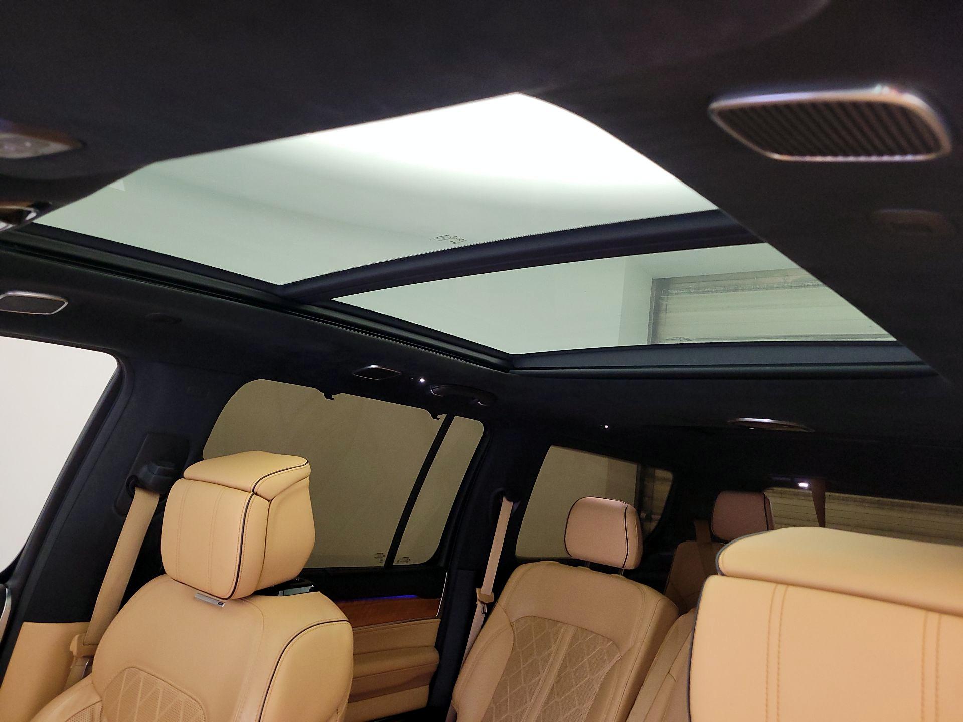 Thumbnail: 2022 Jeep Grand Wagoneer - 20