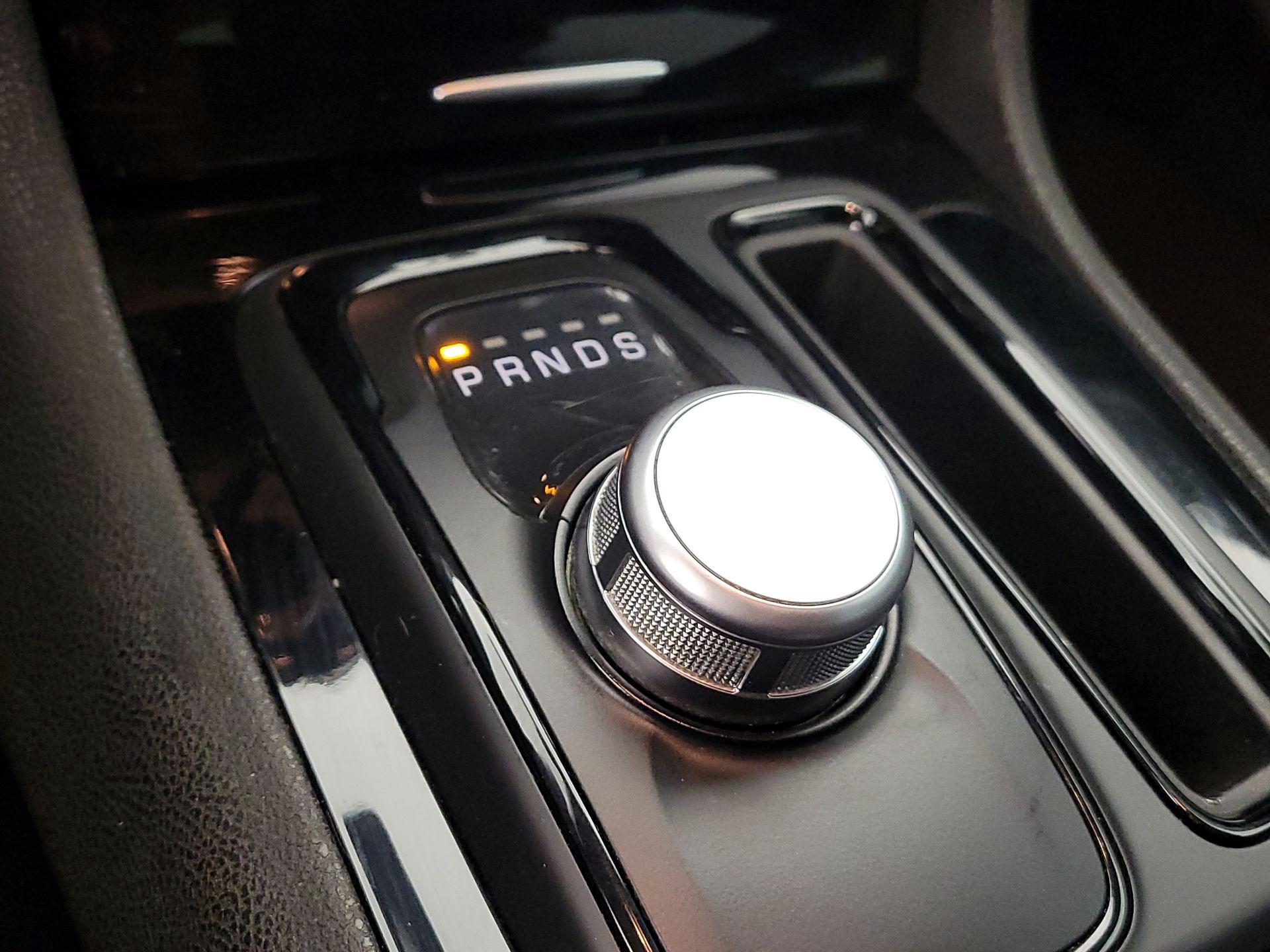 Thumbnail: 2020 Chrysler 300 - 18