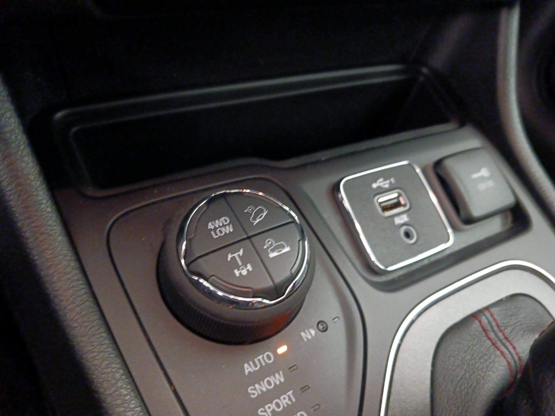 Thumbnail: 2023 Jeep Cherokee - 19