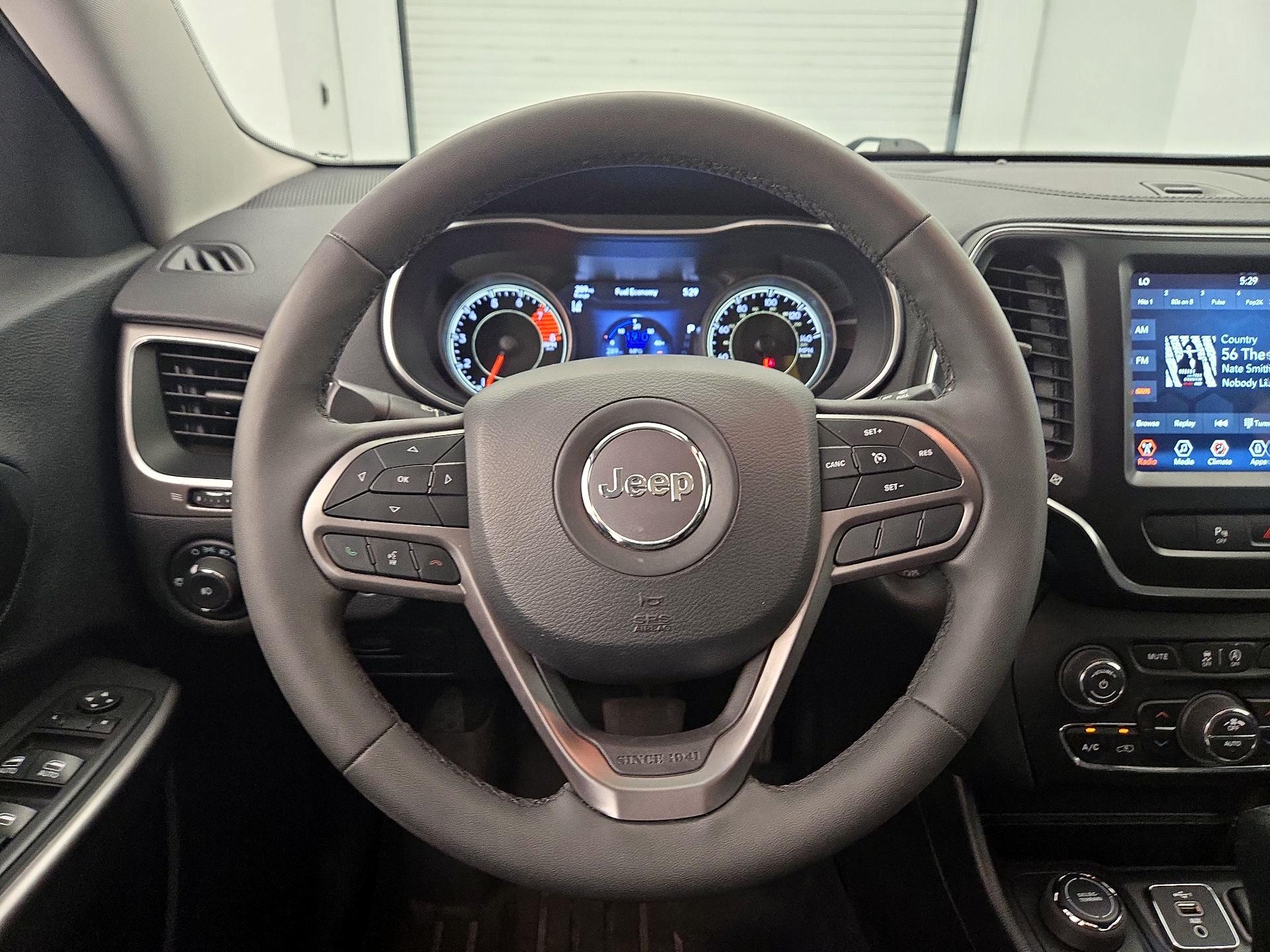 Thumbnail: 2021 Jeep Cherokee - 10