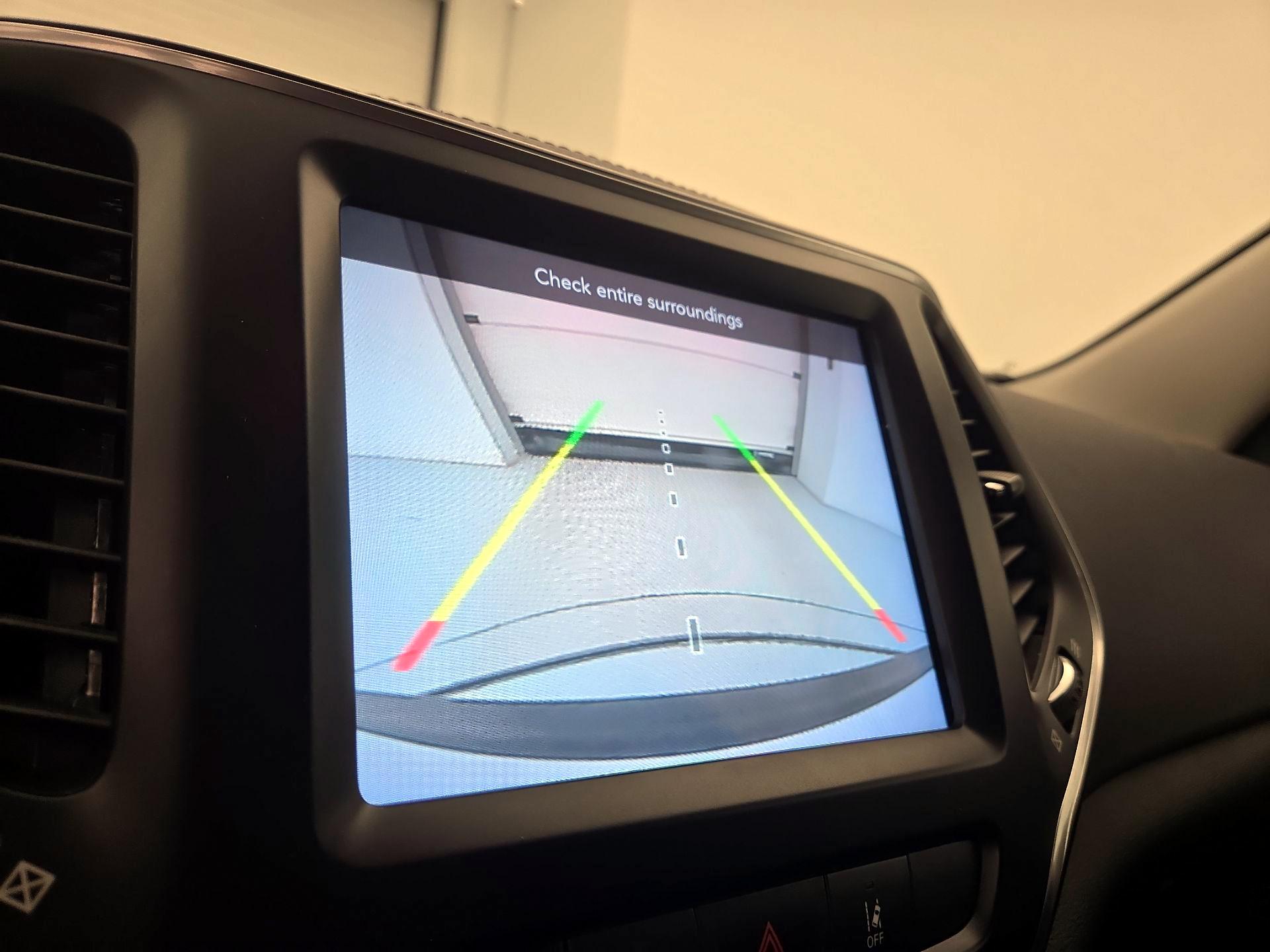 Thumbnail: 2021 Jeep Cherokee - 14