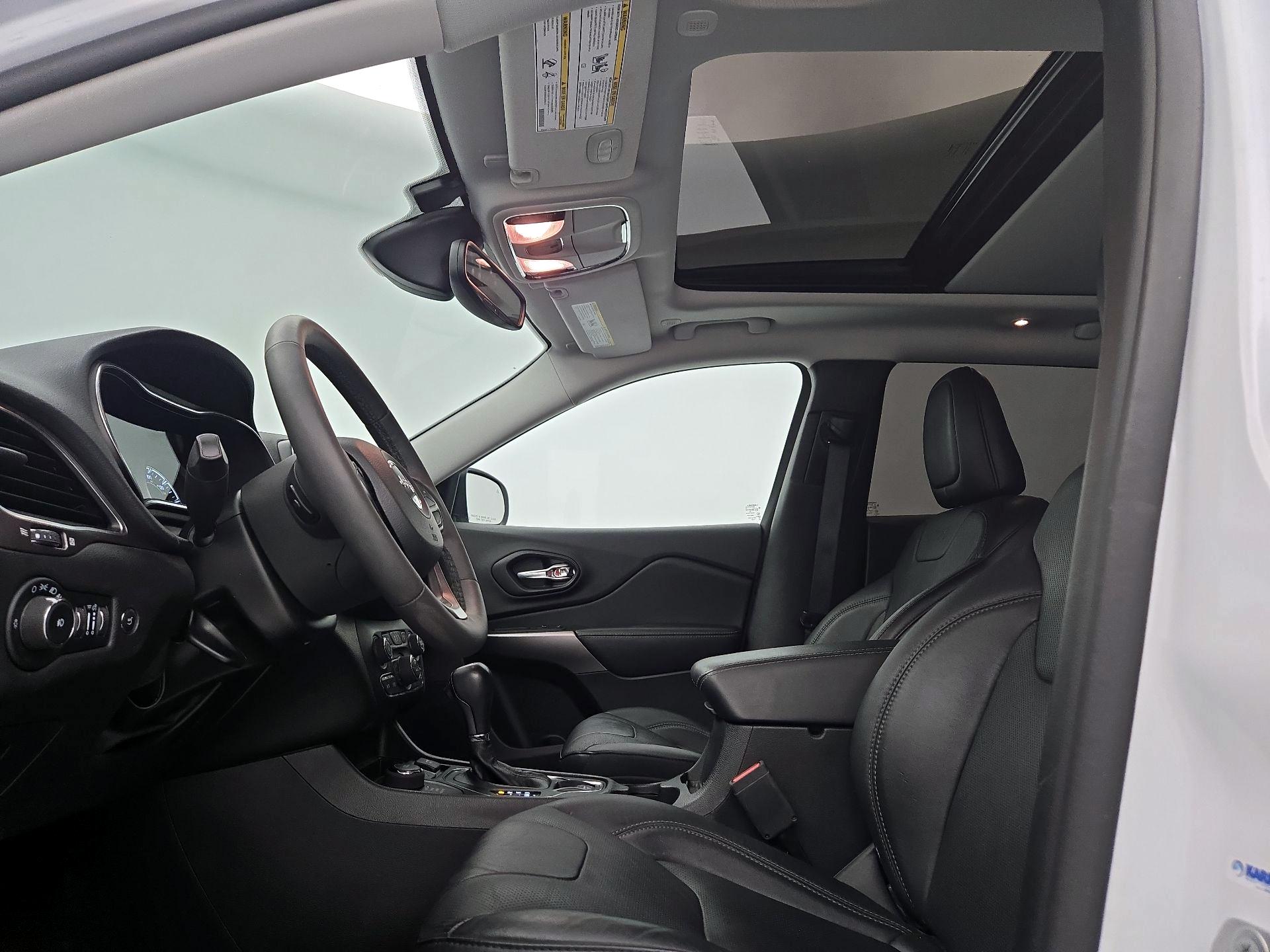 Thumbnail: 2021 Jeep Cherokee - 19