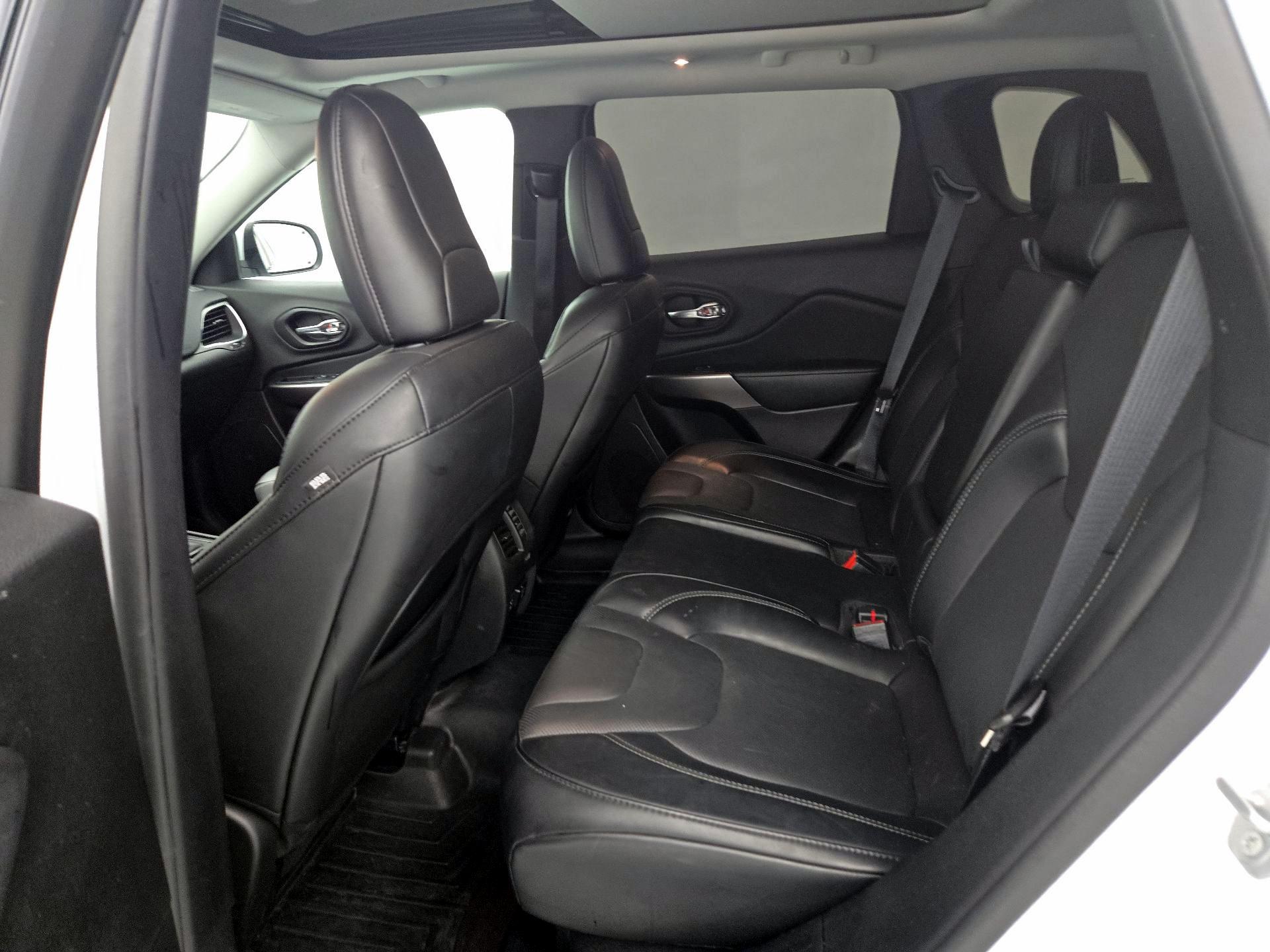 Thumbnail: 2021 Jeep Cherokee - 20