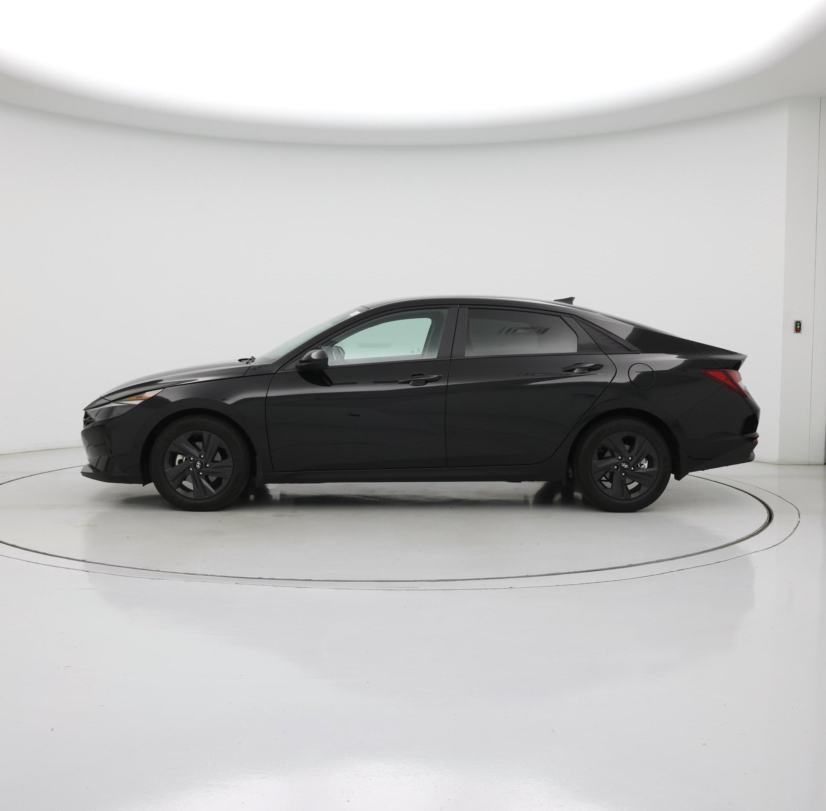 Thumbnail: 2023 Hyundai Elantra - 3