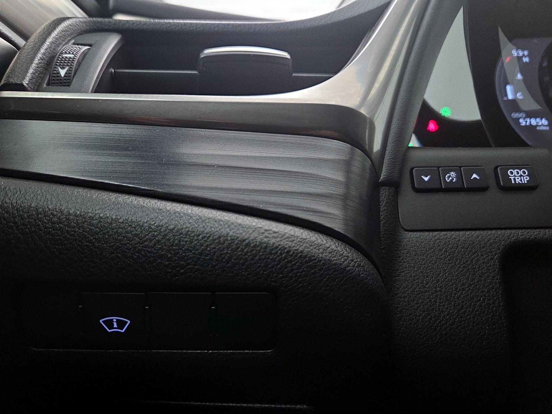 Thumbnail: 2020 Lexus ES - 13