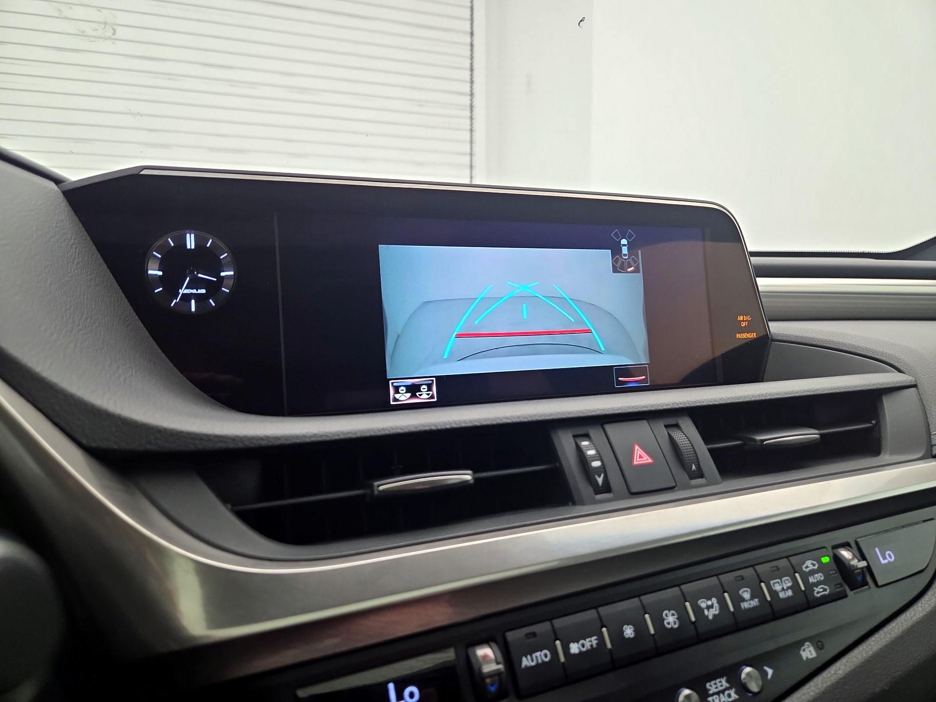 Thumbnail: 2020 Lexus ES - 15