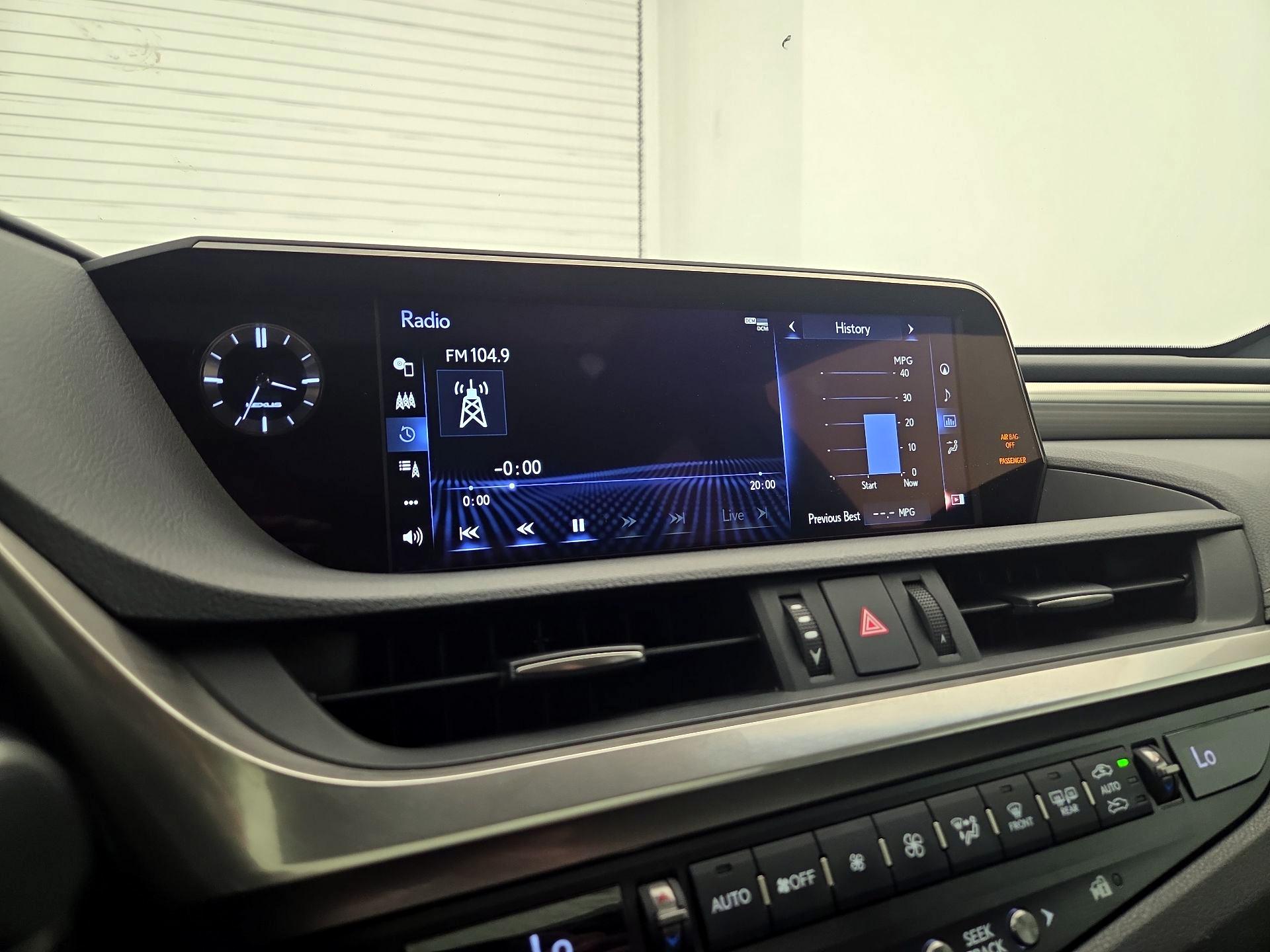 Thumbnail: 2020 Lexus ES - 16