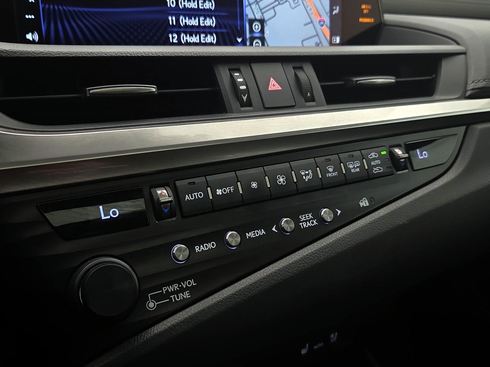 Thumbnail: 2020 Lexus ES - 17