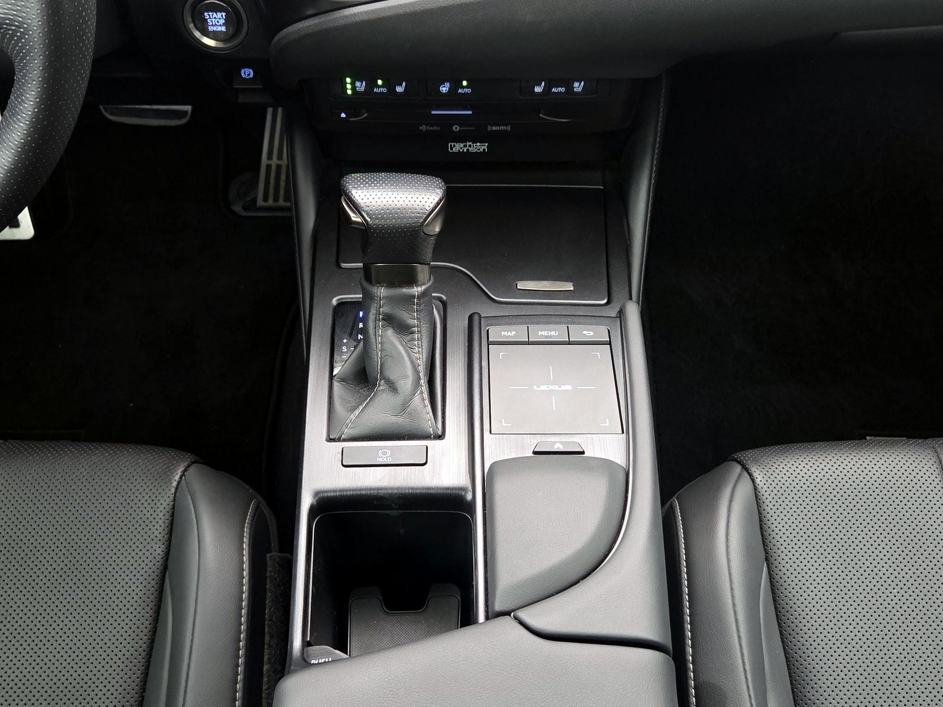 Thumbnail: 2020 Lexus ES - 18