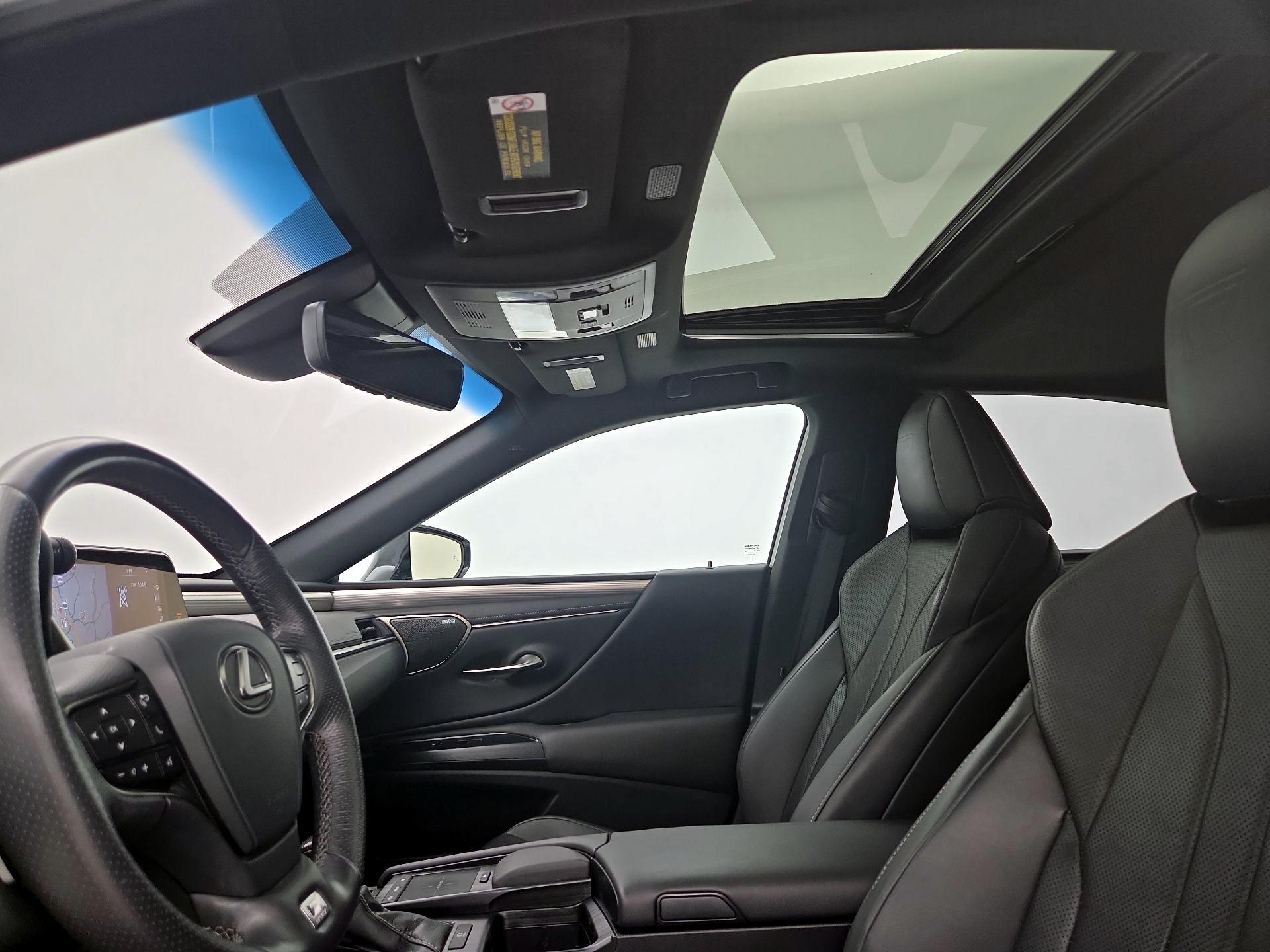 Thumbnail: 2020 Lexus ES - 19