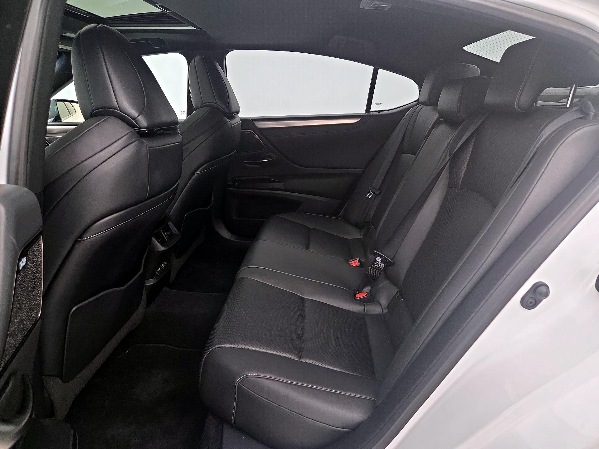 Thumbnail: 2020 Lexus ES - 20