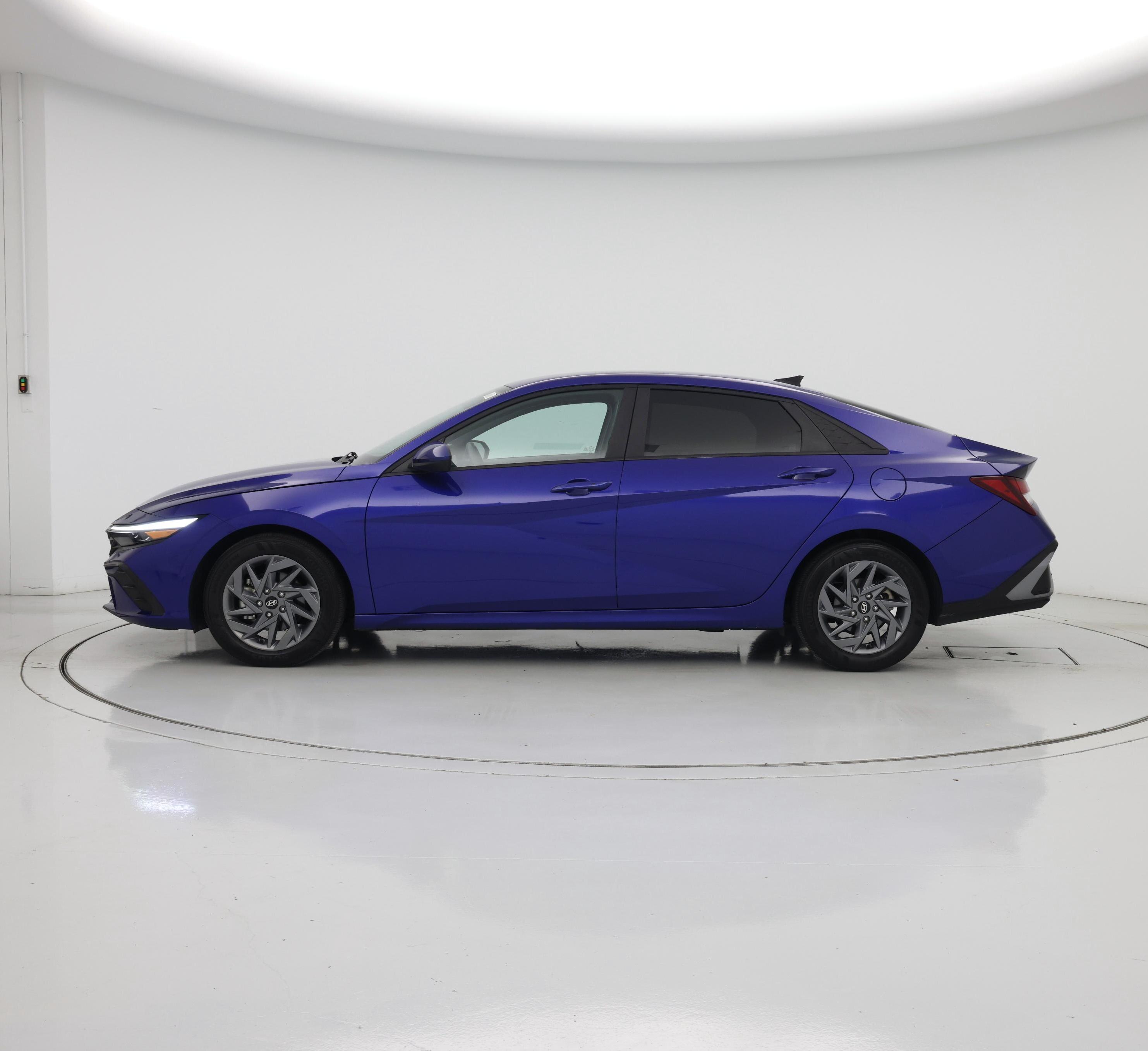 Thumbnail: 2024 Hyundai Elantra - 3