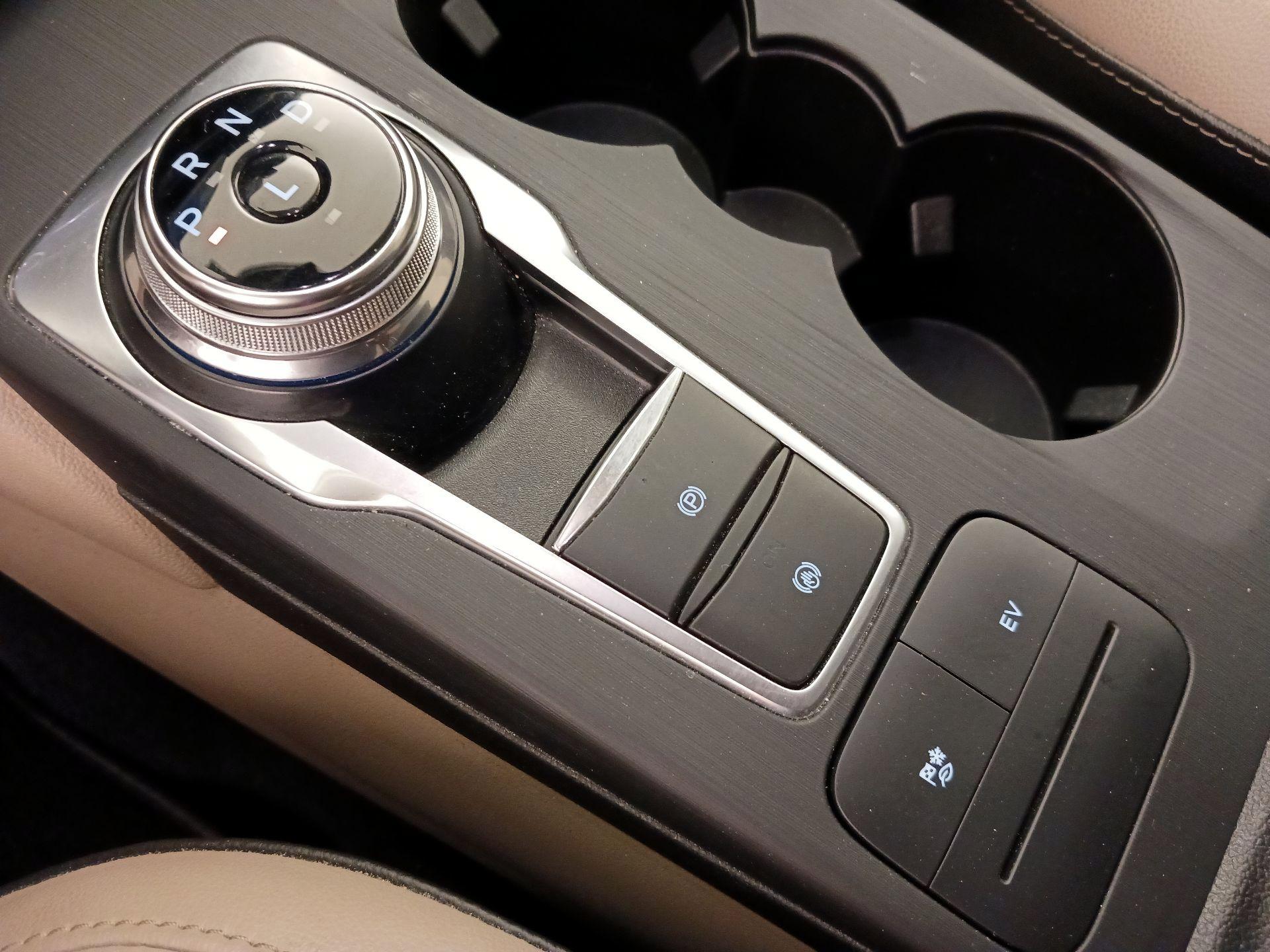 Thumbnail: 2021 Ford Escape - 18