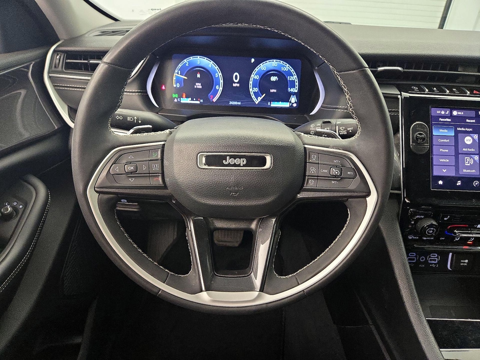 2023 Jeep Grand Cherokee Laredo - Photo 11