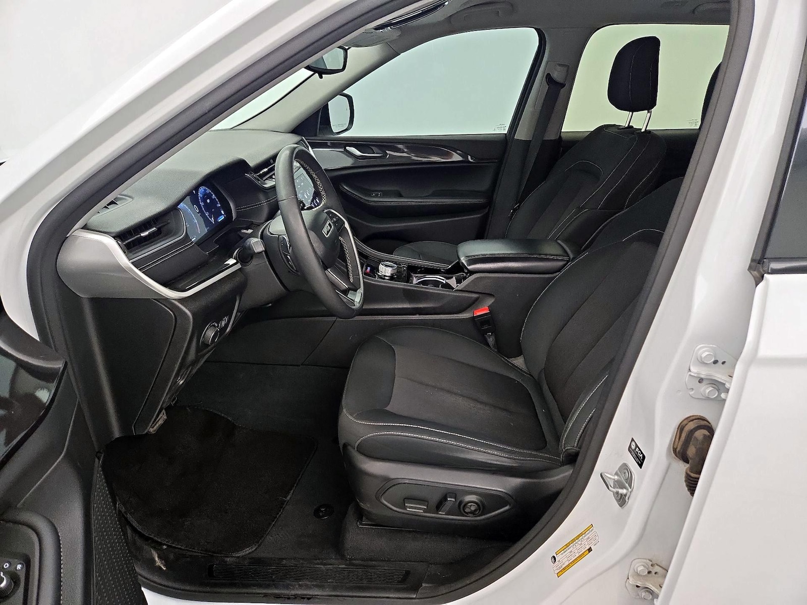 2023 Jeep Grand Cherokee Laredo - Photo 12