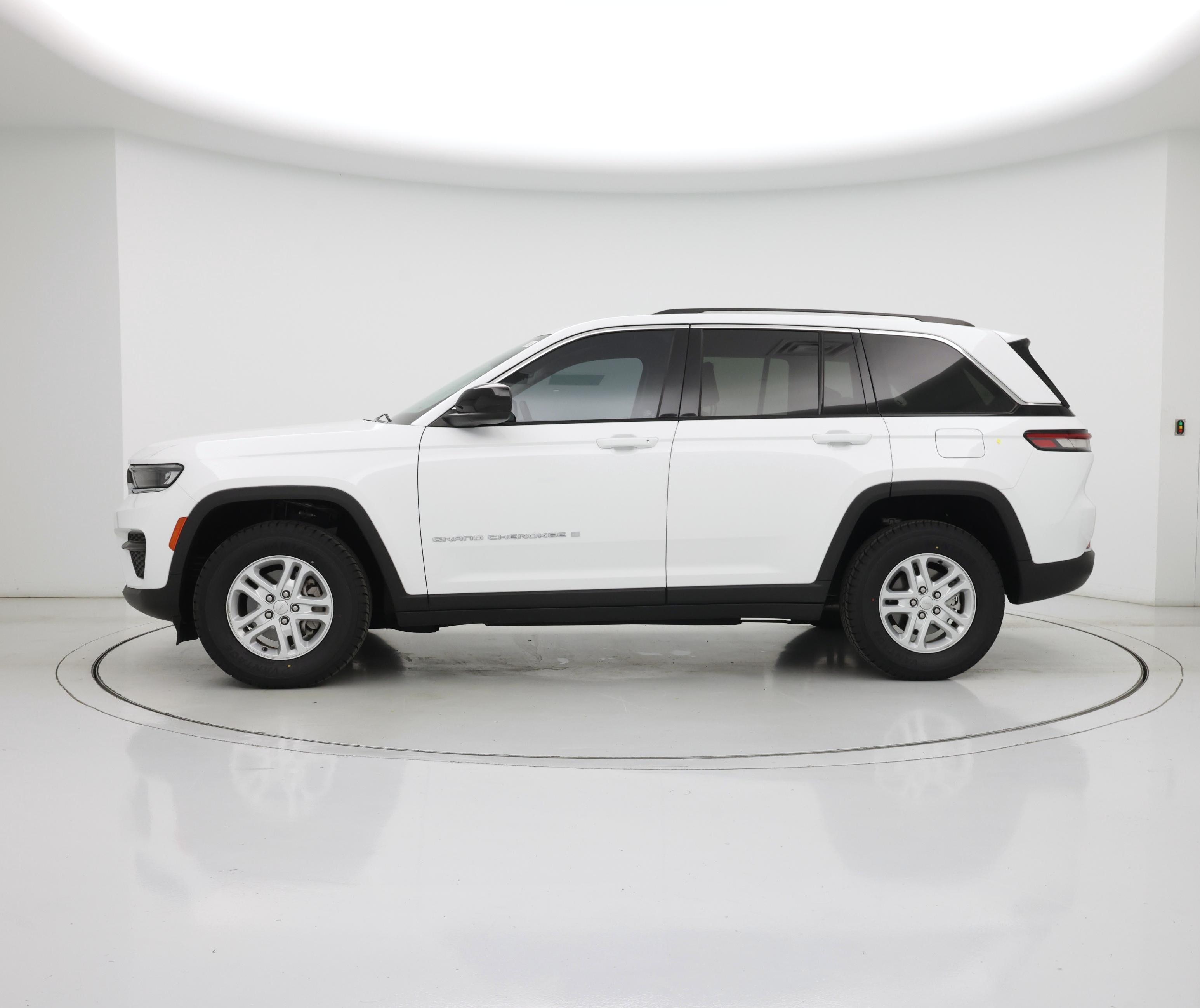 Thumbnail: 2023 Jeep Grand Cherokee - 3