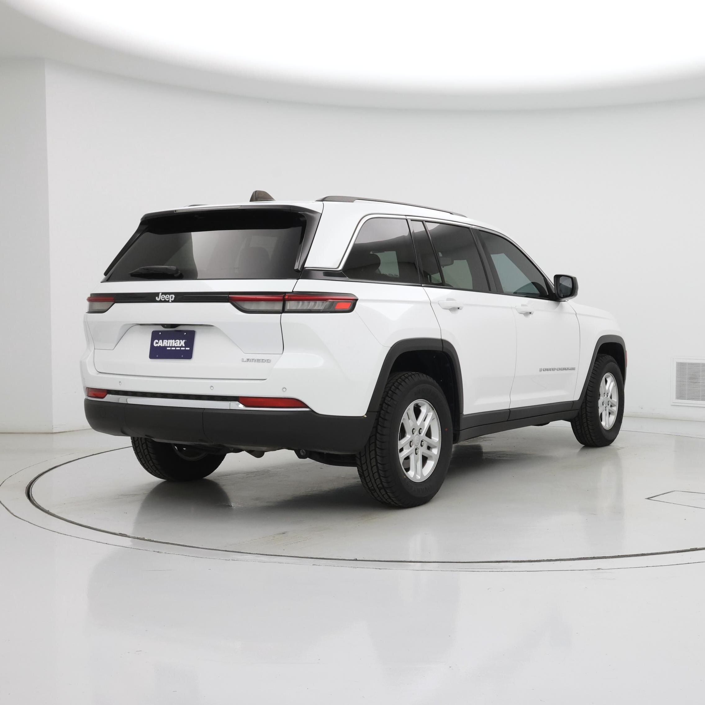 Thumbnail: 2023 Jeep Grand Cherokee - 8