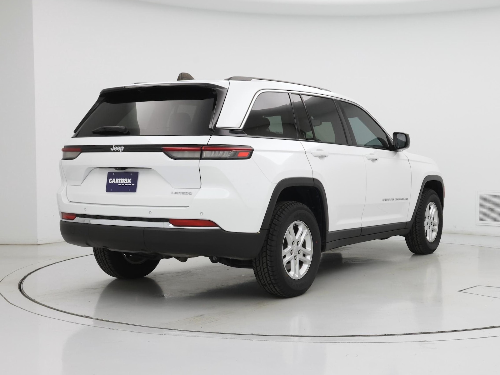 2023 Jeep Grand Cherokee Laredo - Photo 9