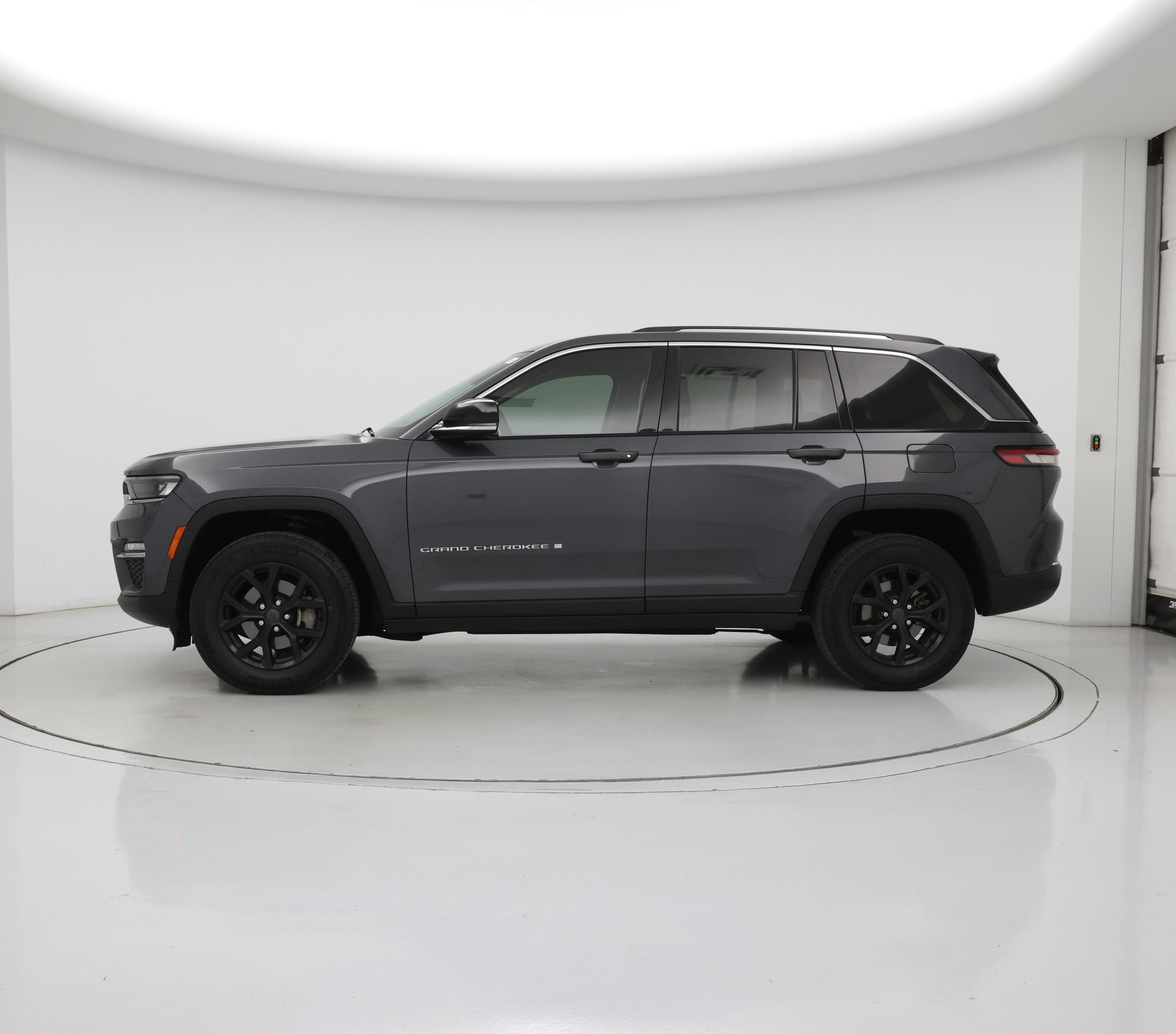 Thumbnail: 2022 Jeep Grand Cherokee - 3
