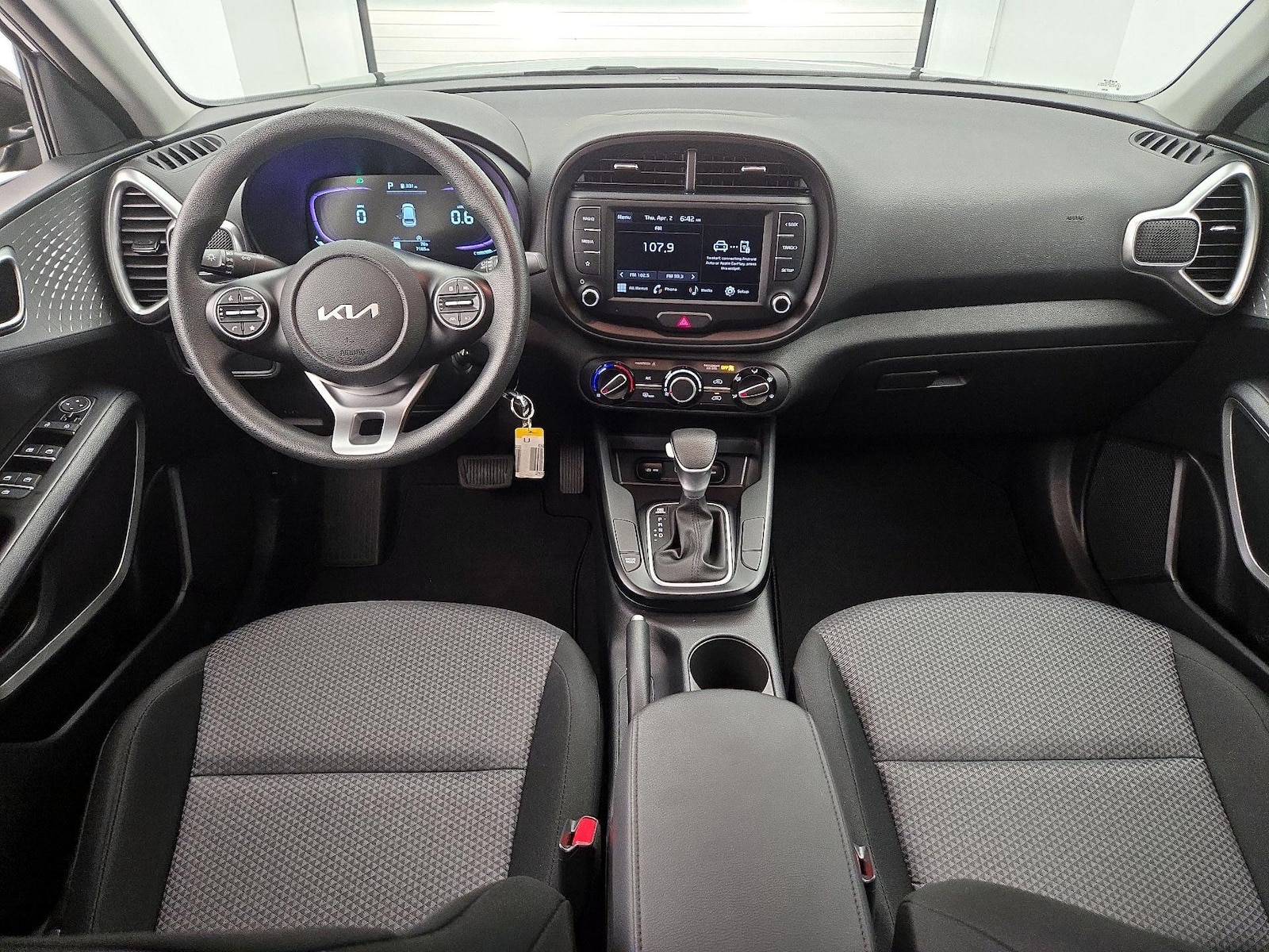 2025 Kia Soul LX - Photo 10