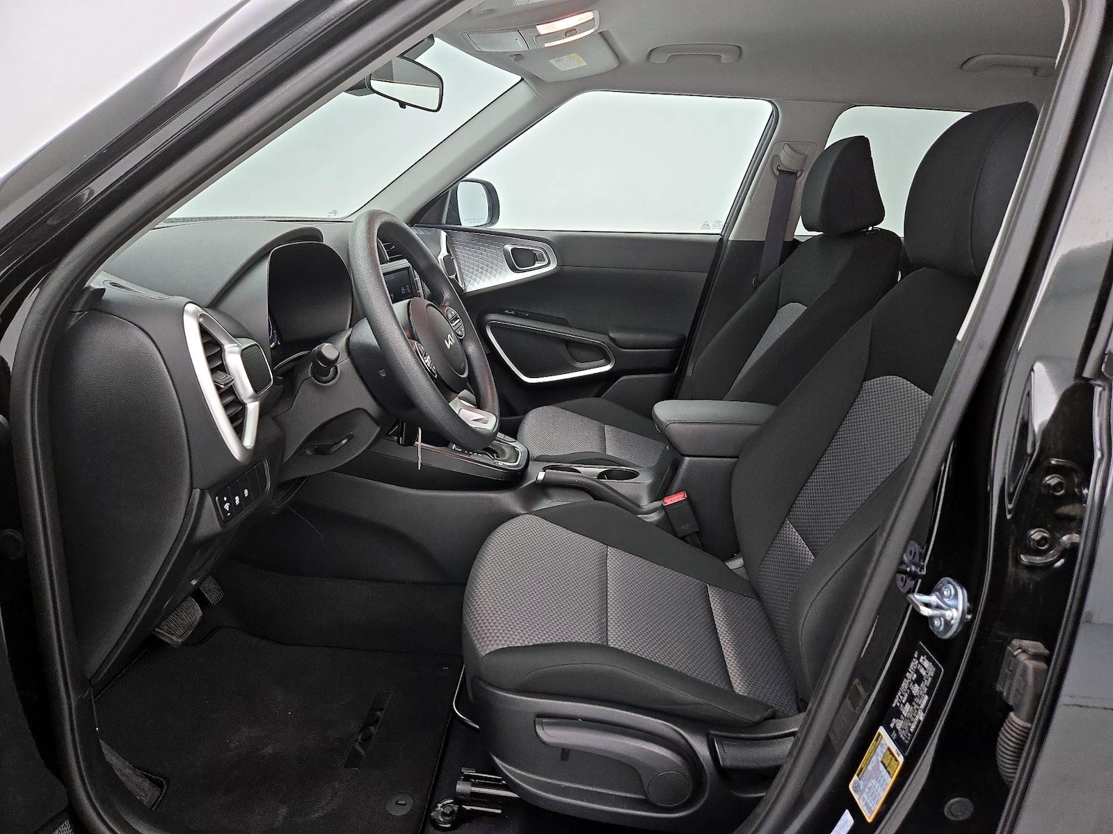 2025 Kia Soul LX - Photo 12