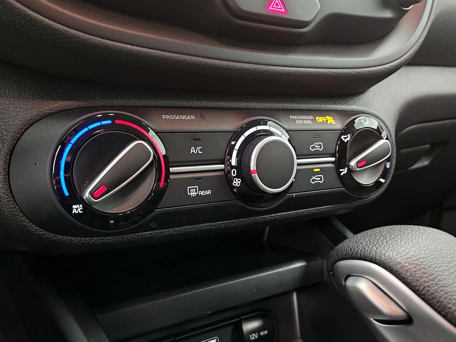 2025 Kia Soul LX - Photo 17