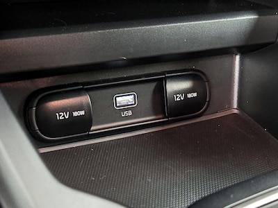 USB/AUX Ports