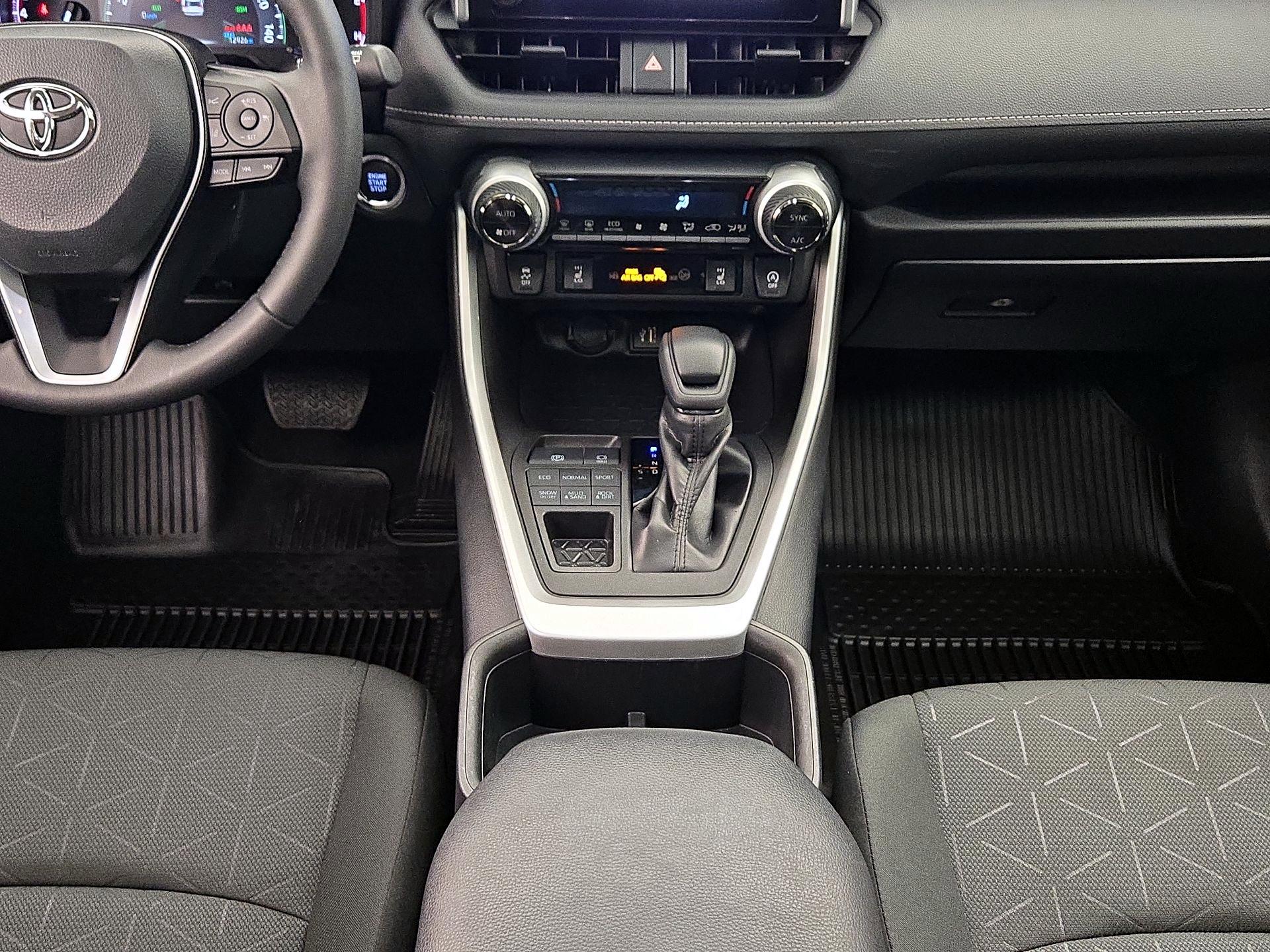 Thumbnail: 2023 Toyota RAV4 - 17