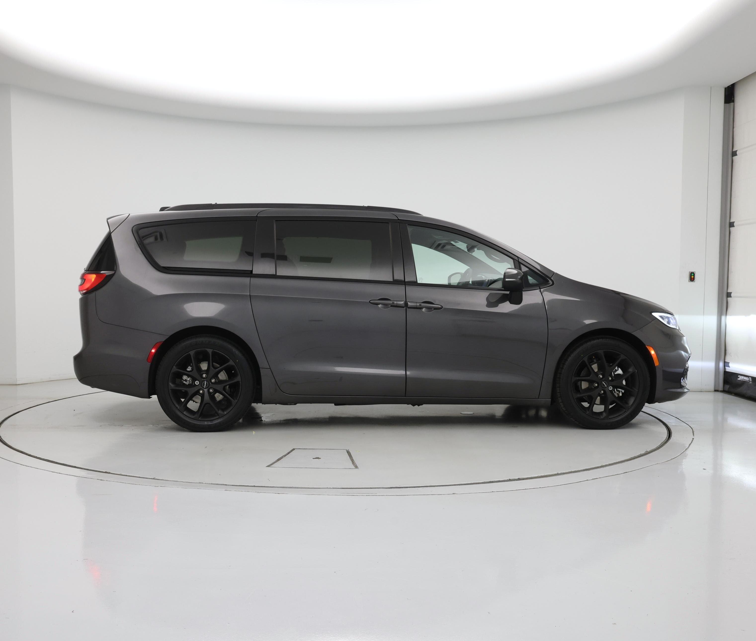 Thumbnail: 2023 Chrysler Pacifica - 7