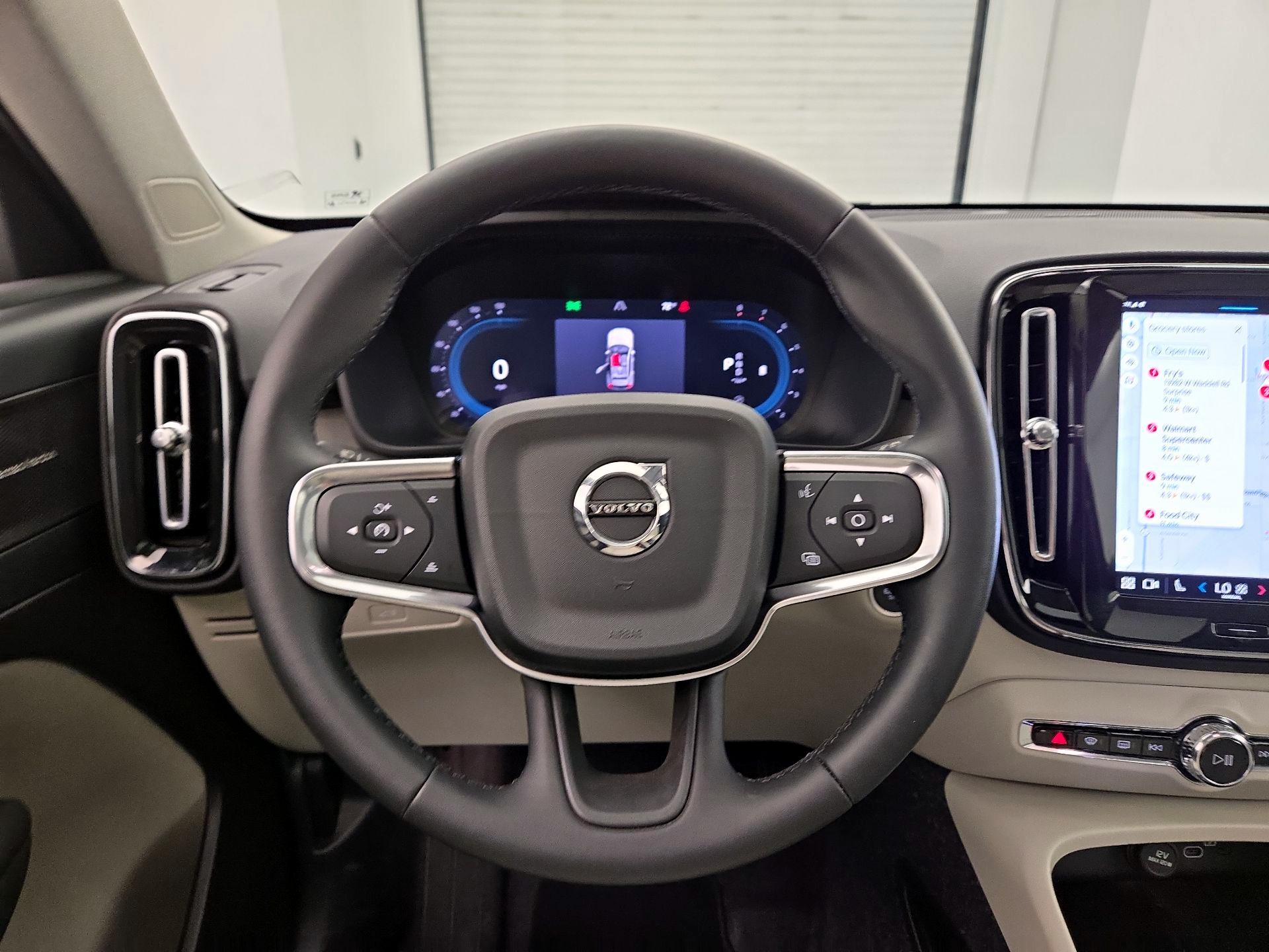 Thumbnail: 2025 Volvo XC40 - 10