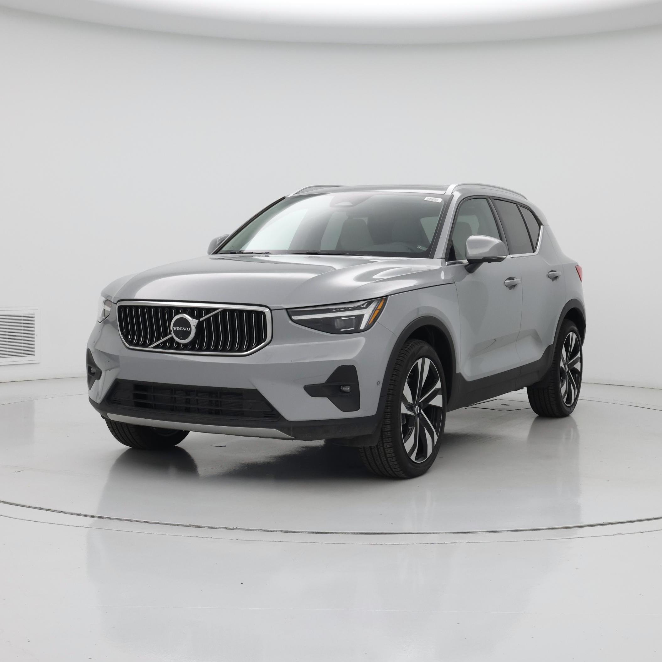 Thumbnail: 2025 Volvo XC40 - 4