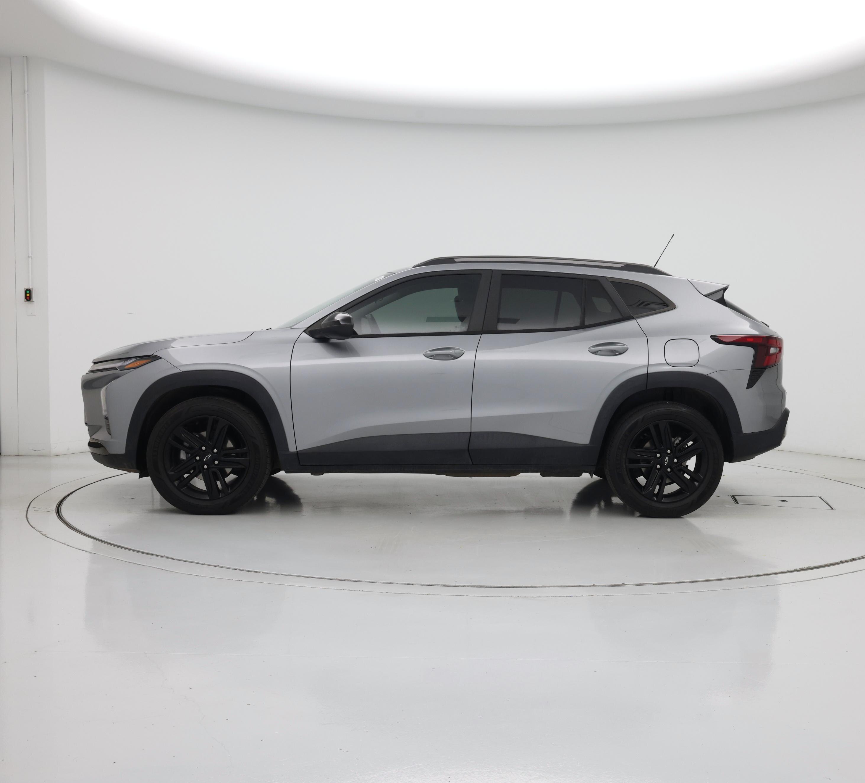 Thumbnail: 2024 Chevrolet Trax - 3