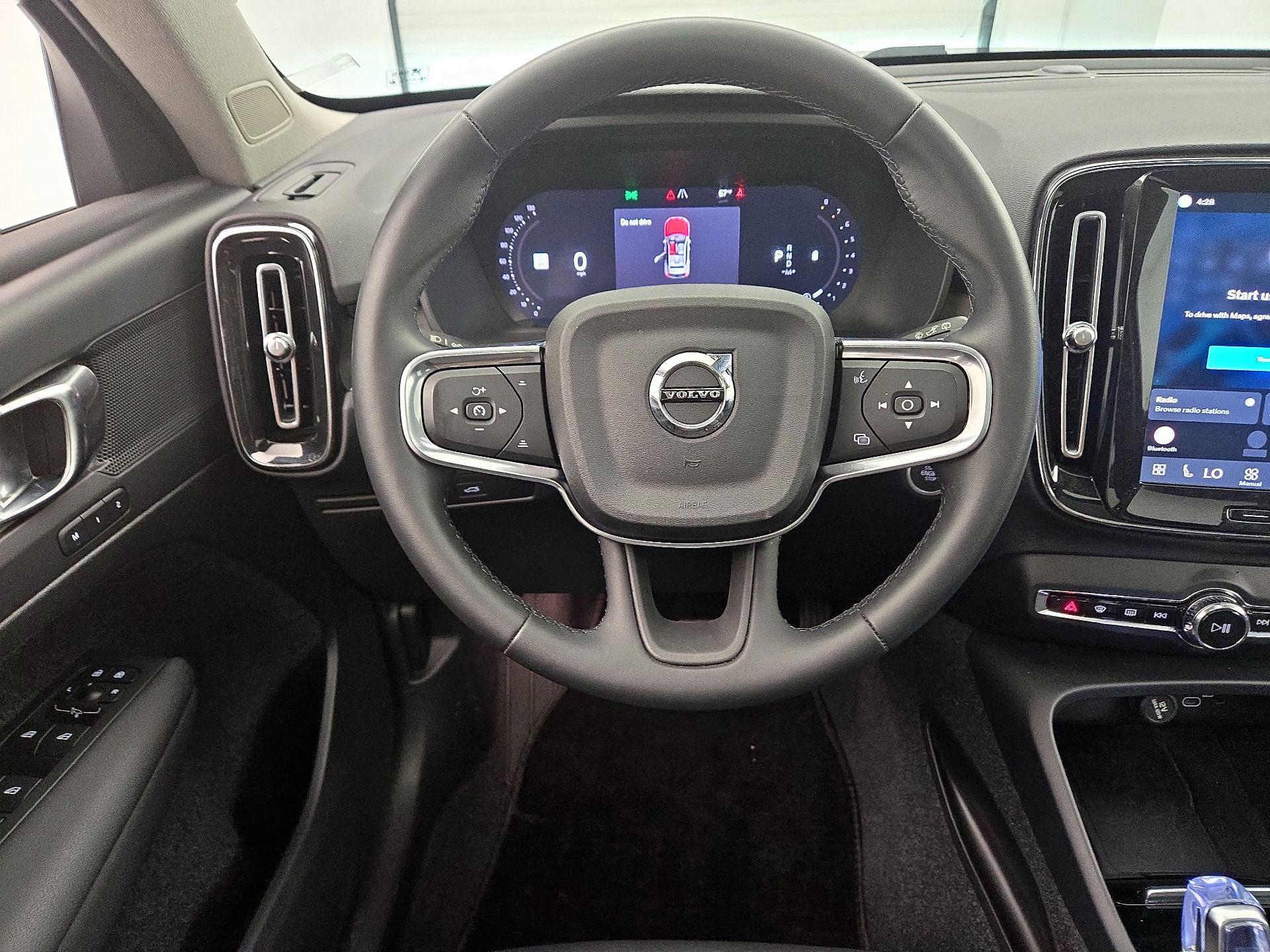 Thumbnail: 2025 Volvo XC40 - 10