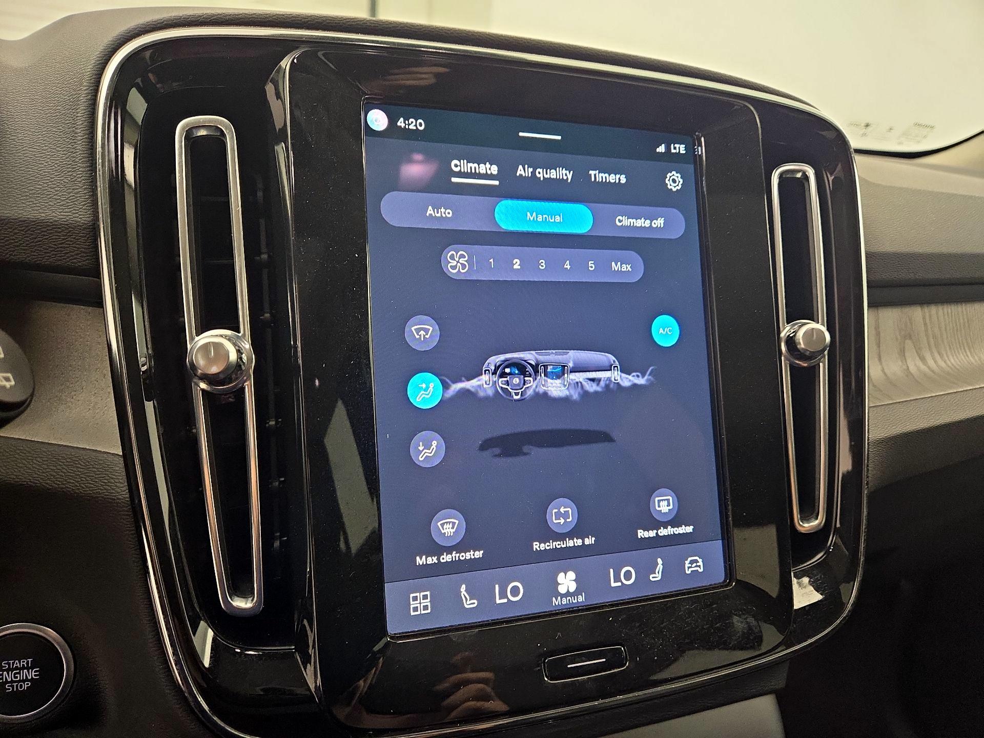 Thumbnail: 2025 Volvo XC40 - 17