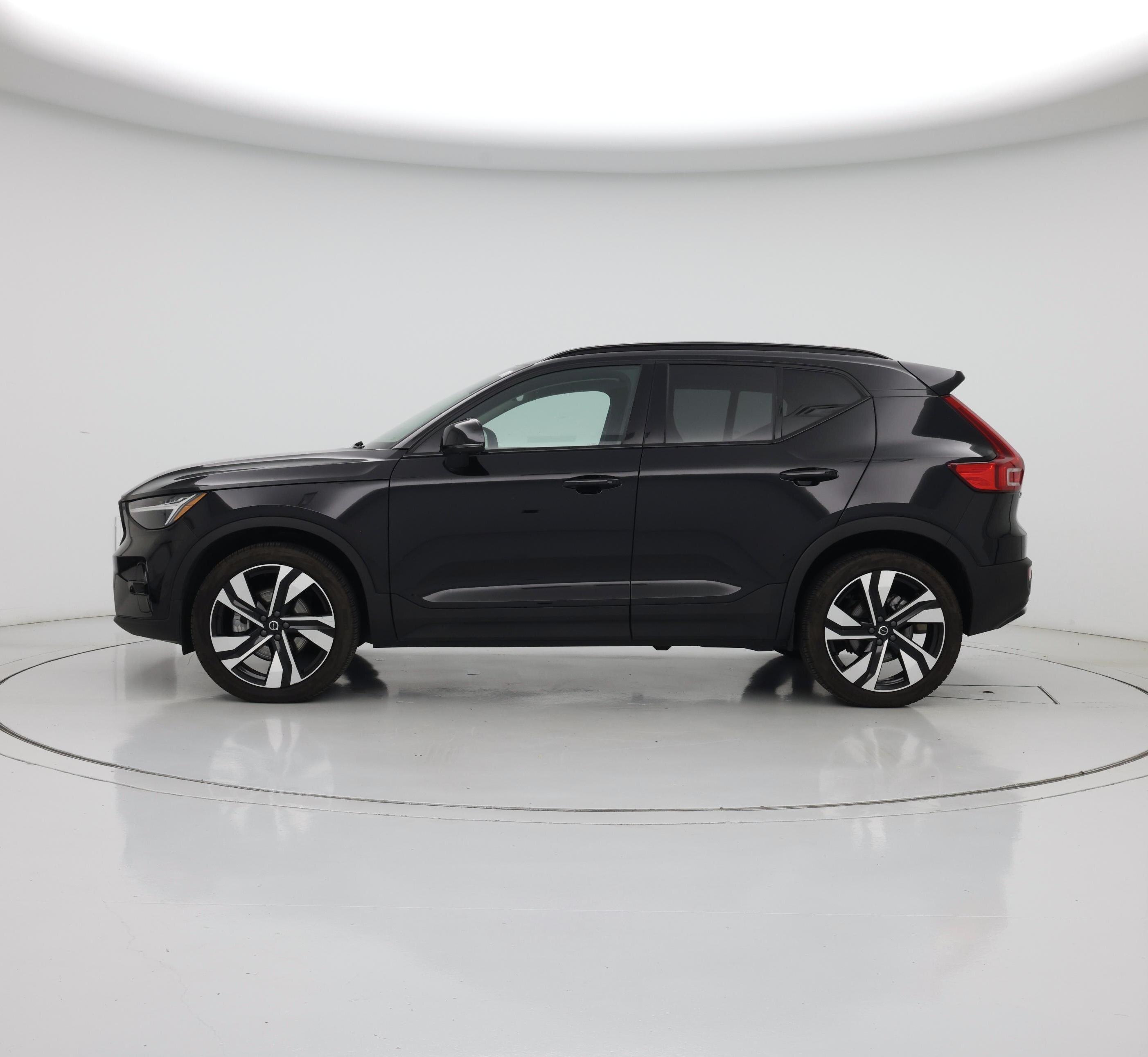 Thumbnail: 2025 Volvo XC40 - 3