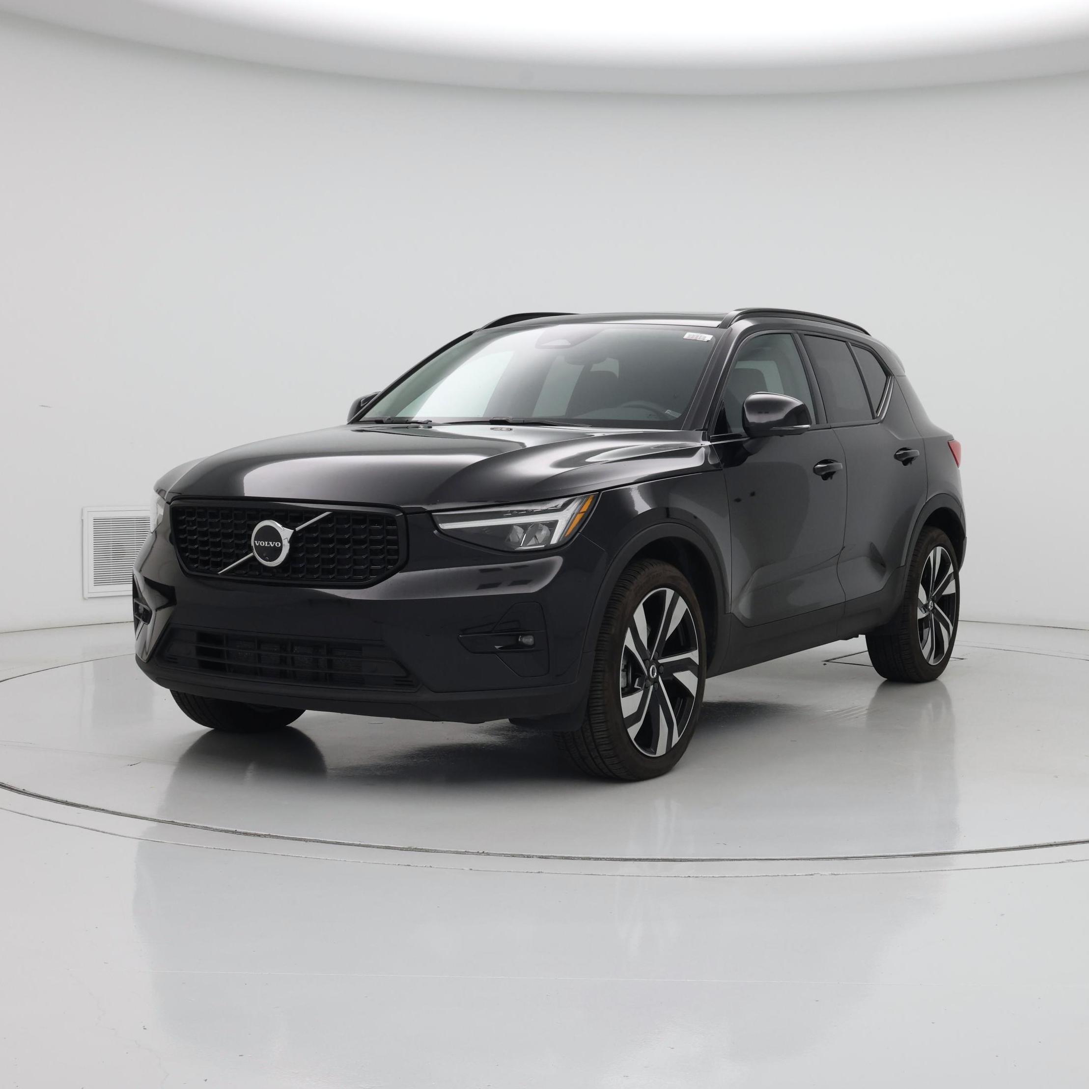 Thumbnail: 2025 Volvo XC40 - 4