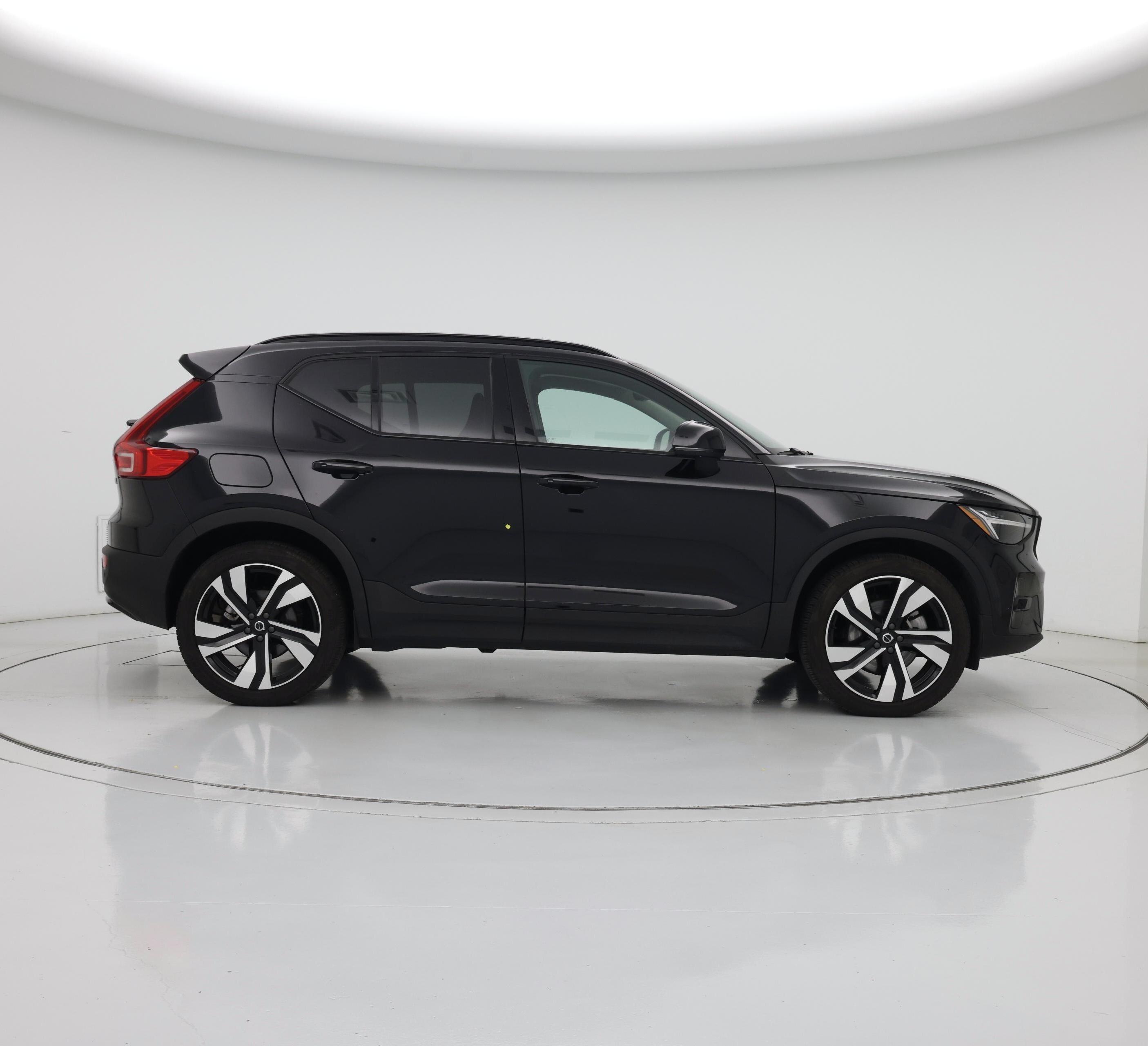 Thumbnail: 2025 Volvo XC40 - 7